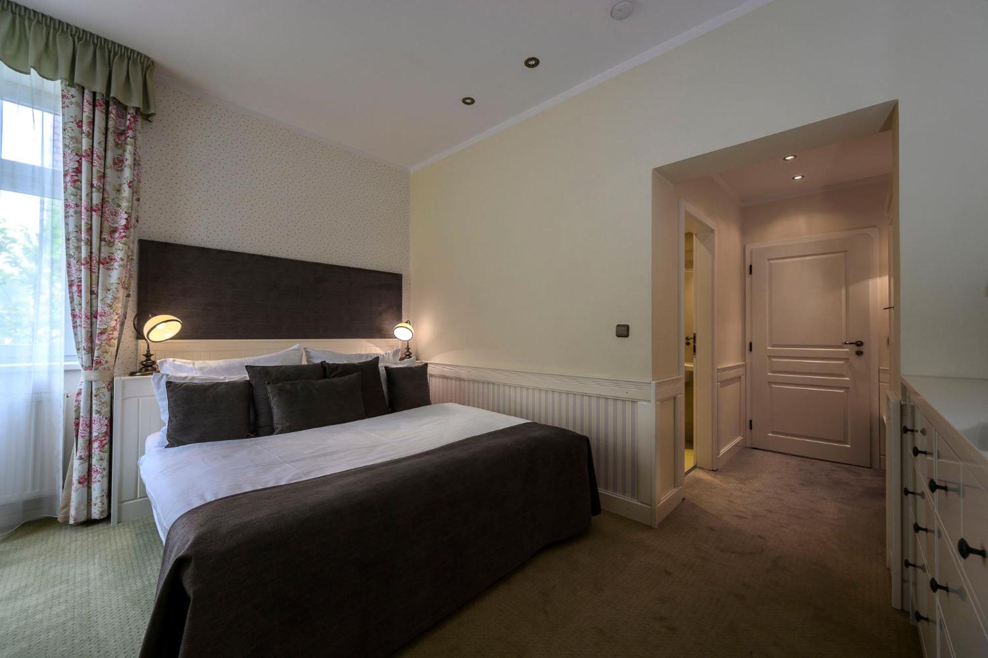Double or Twin Room - Photo 2
