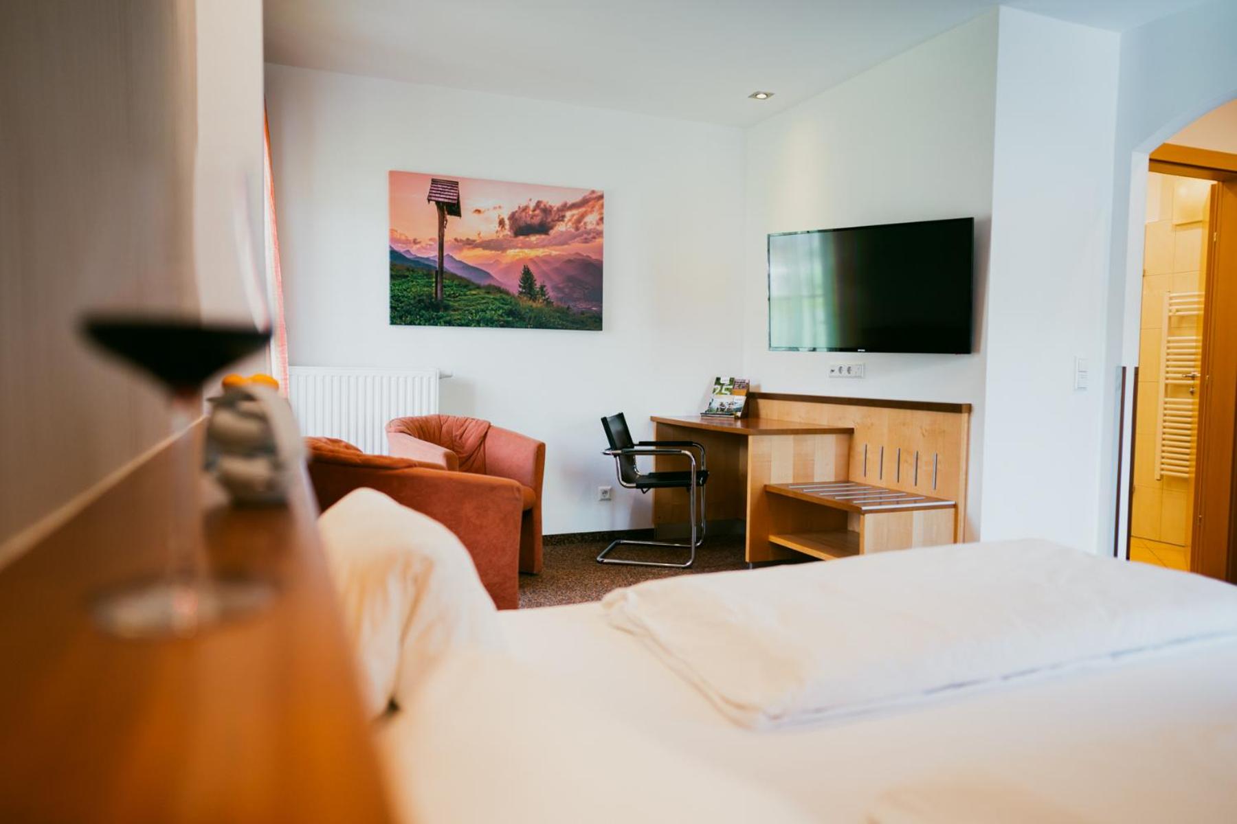 Large Double Room photo 1