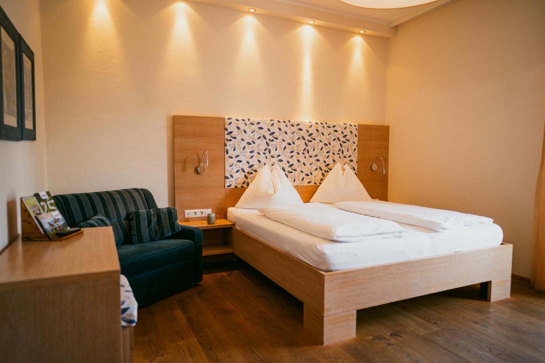 Budget Double Room photo 3