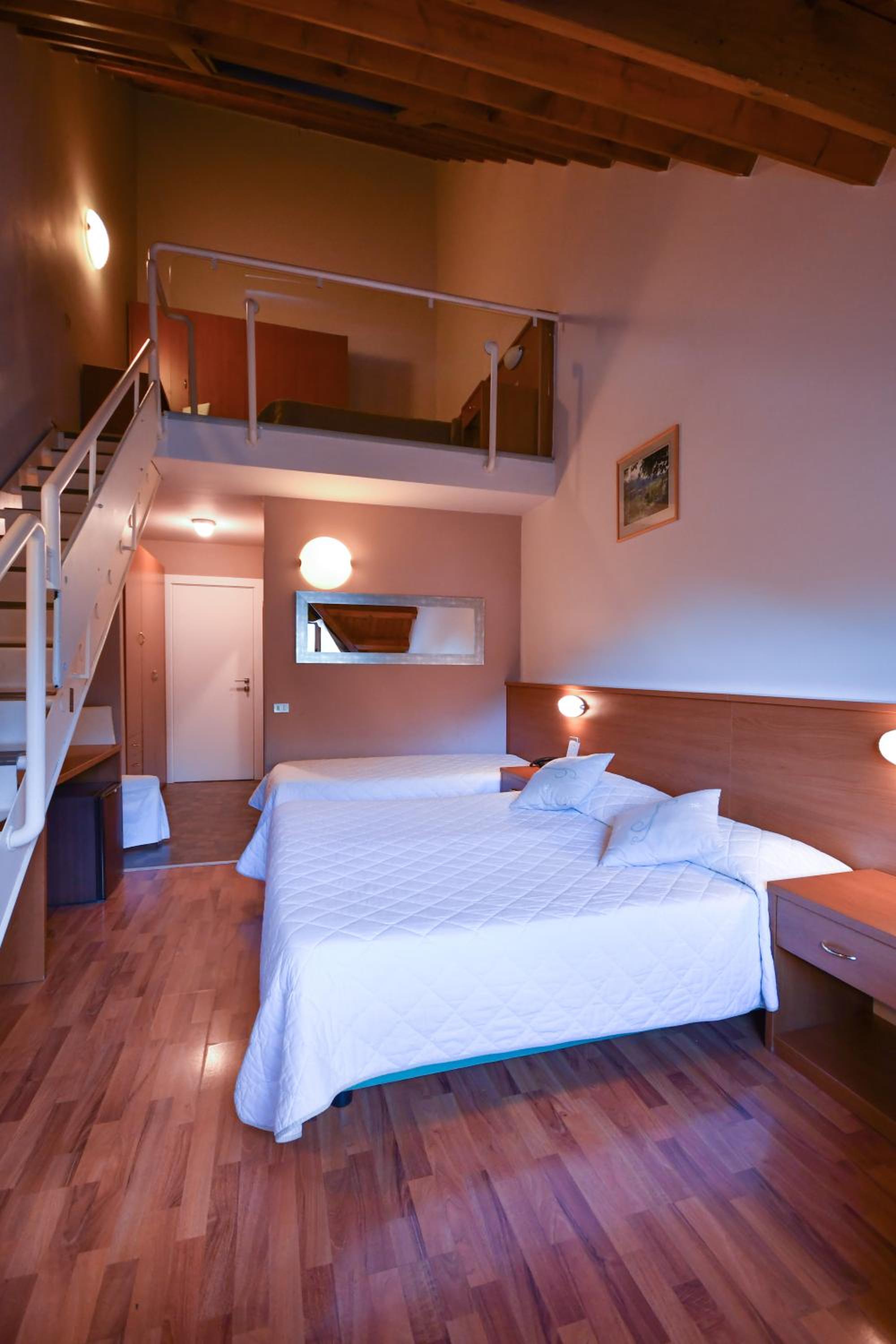 Duplex Suite - Photo 6
