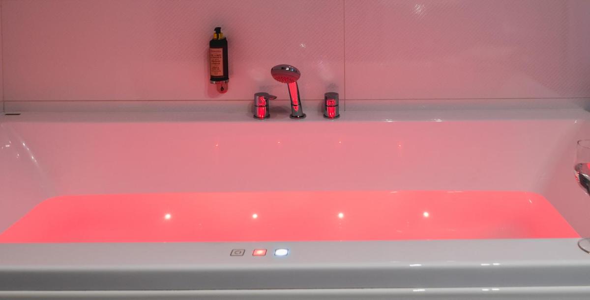 Deluxe King Suite - Photo 14