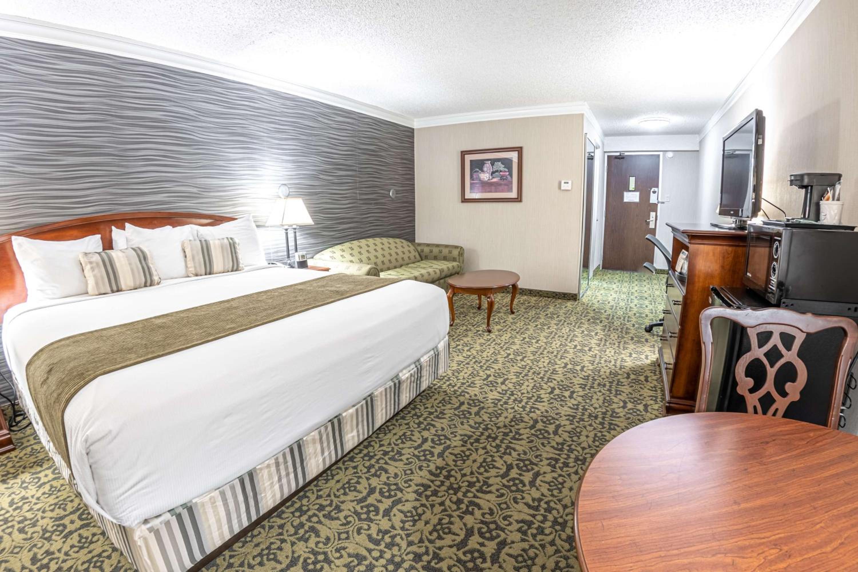 Large King Room - Non-Smoking photo 3