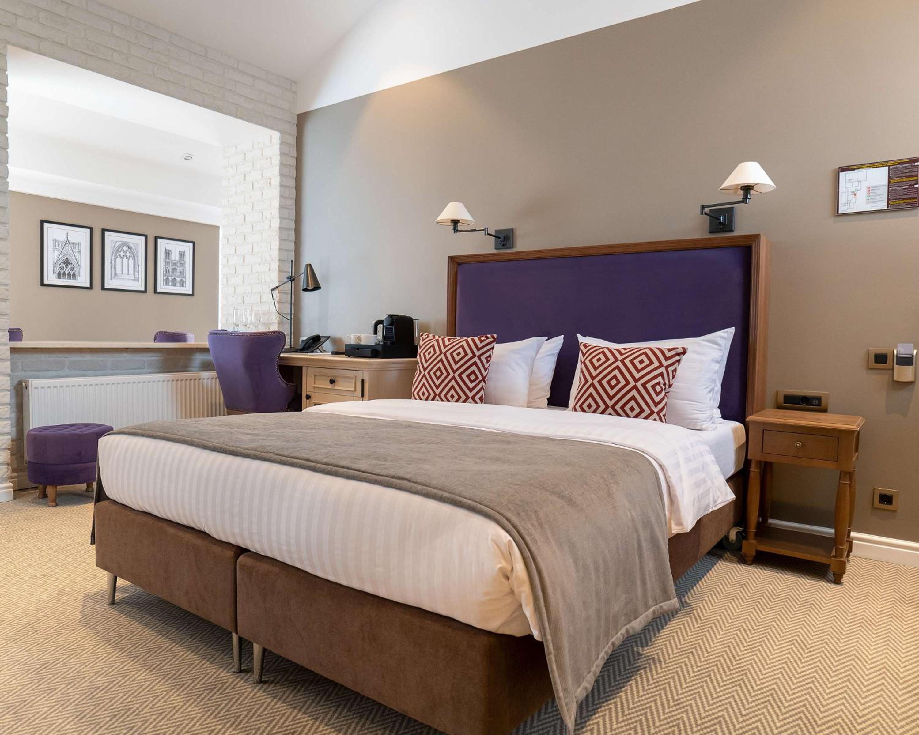 Superior King Room with City View - Non-Smoking - Photo 1