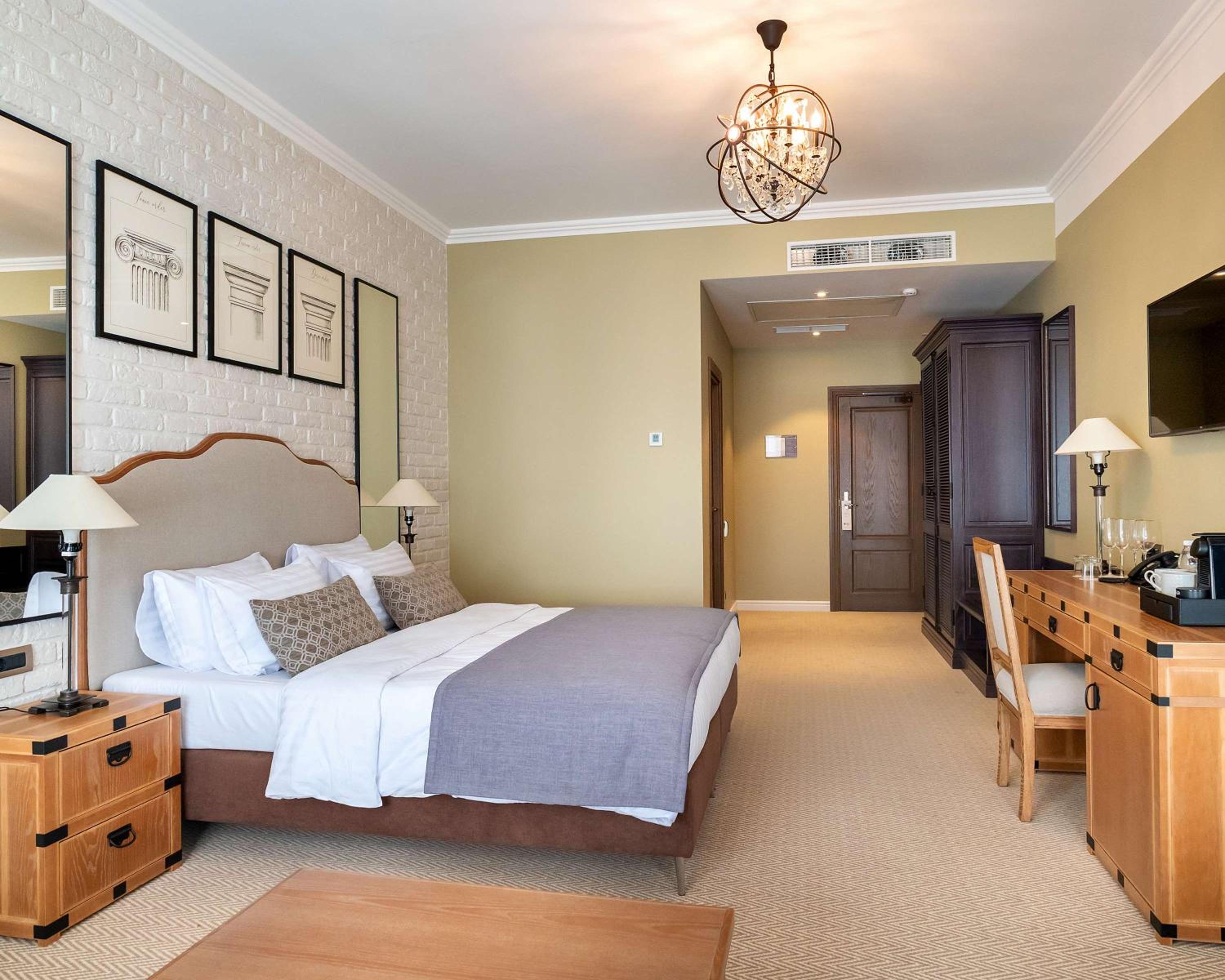 Superior King Room with City View - Non-Smoking - Photo 7
