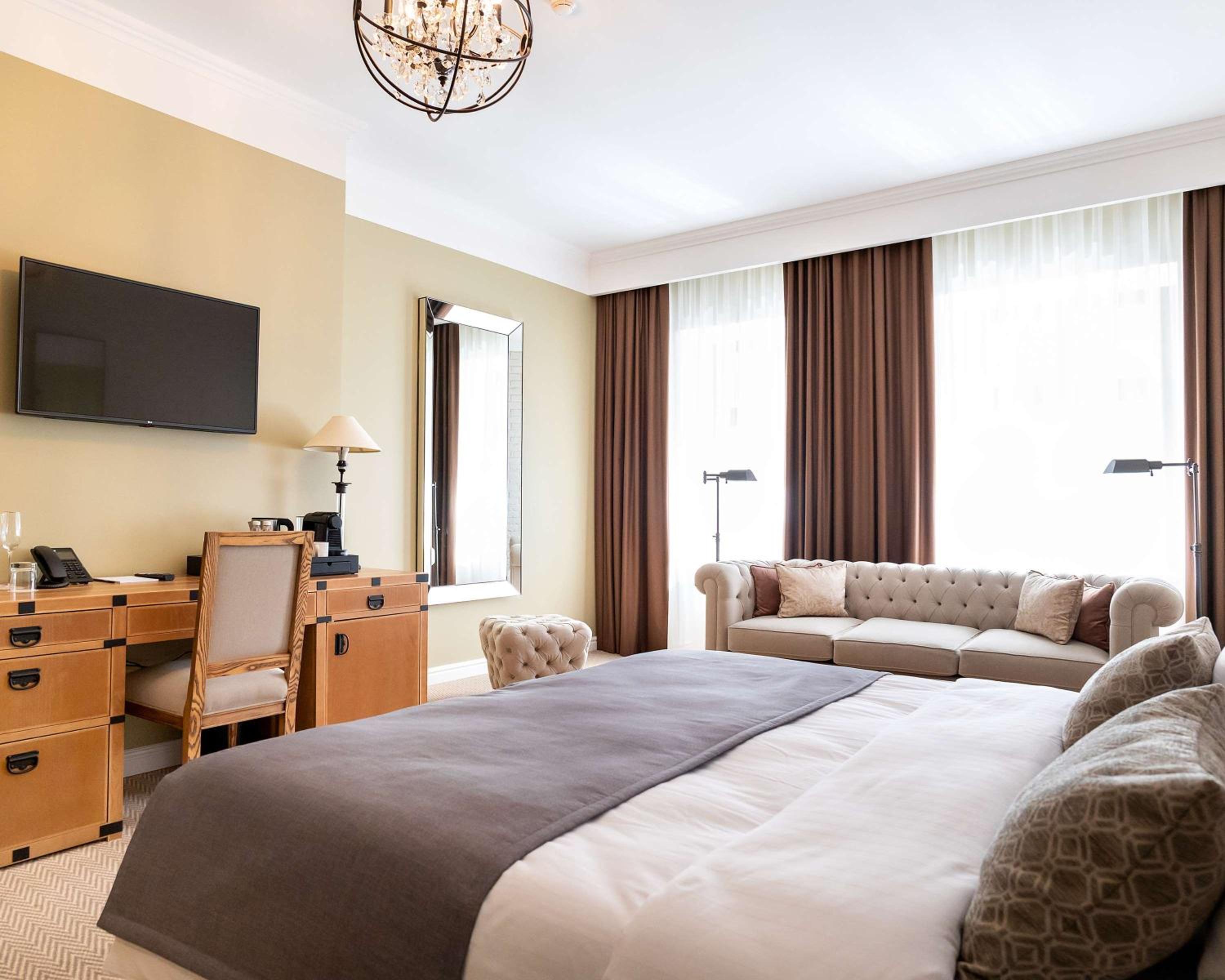 Superior King Room with City View - Non-Smoking - Photo 2