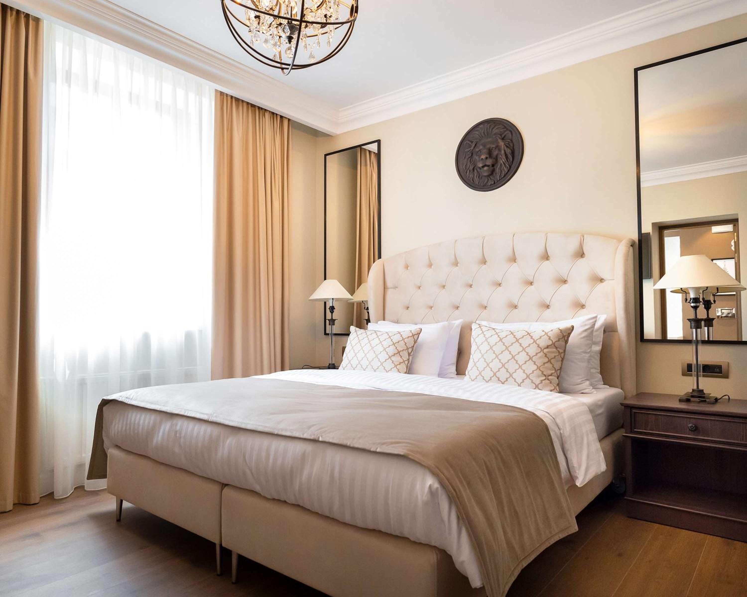 Executive Apartment with King Bed and City View - Photo 3