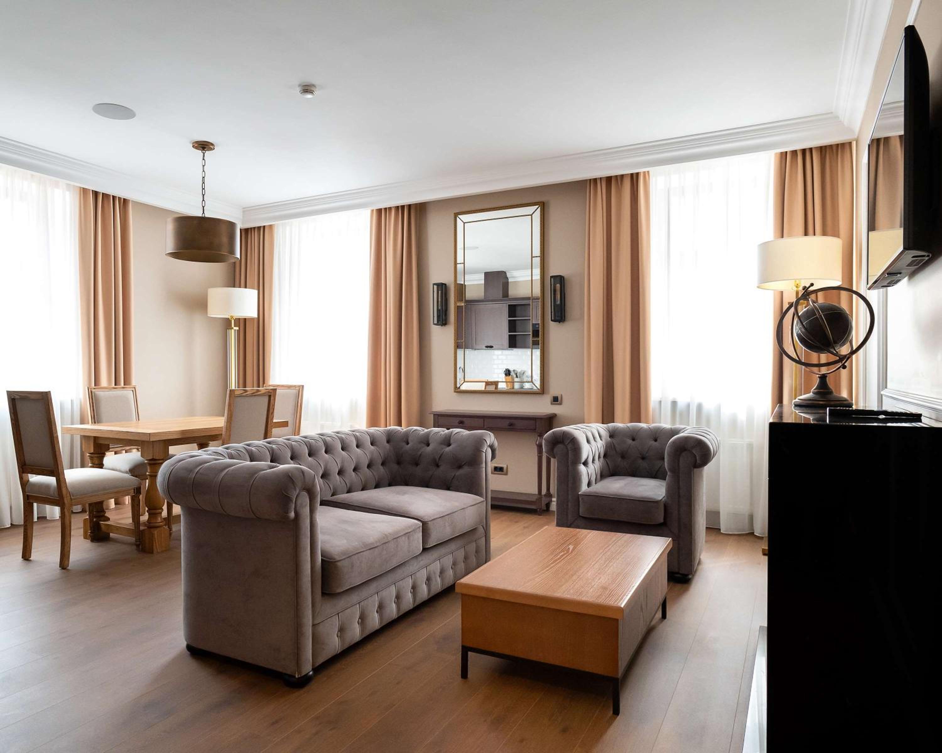 Executive Apartment with King Bed and City View - Photo 2