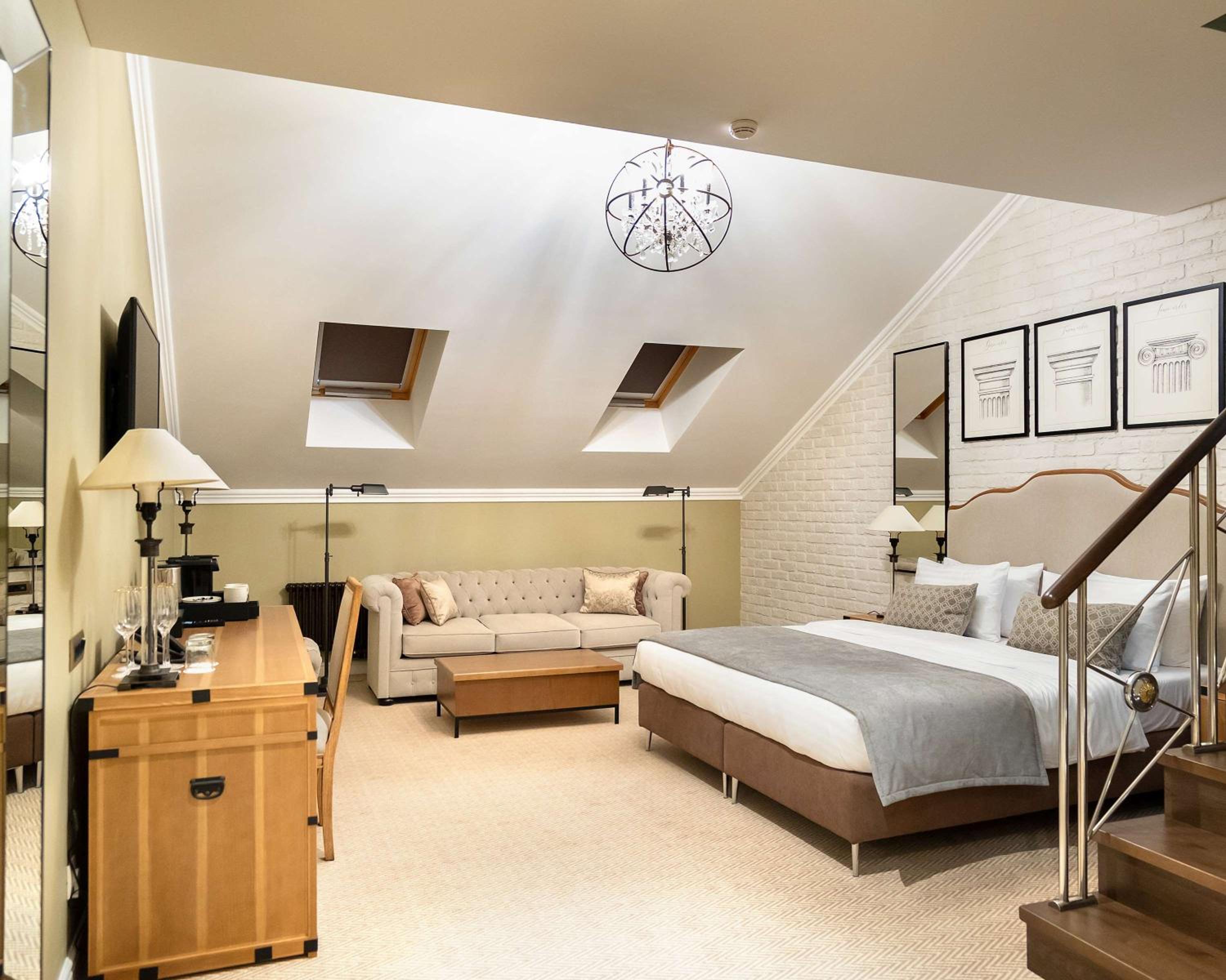 King Suite with Two King Beds, City View and Two Bath Tubs - Non-Smoking