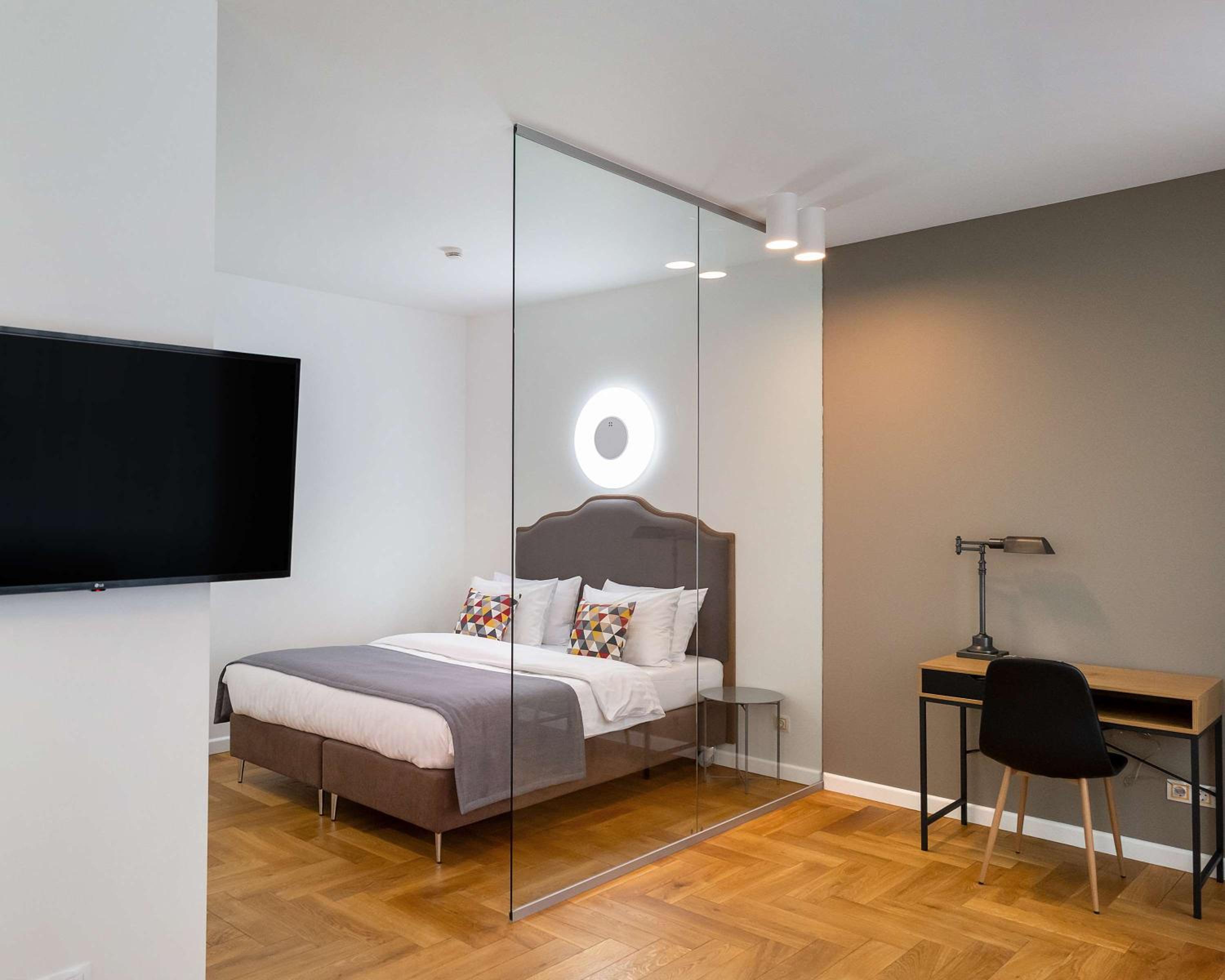 Studio Apartment with Queen Bed and City View - Photo 4