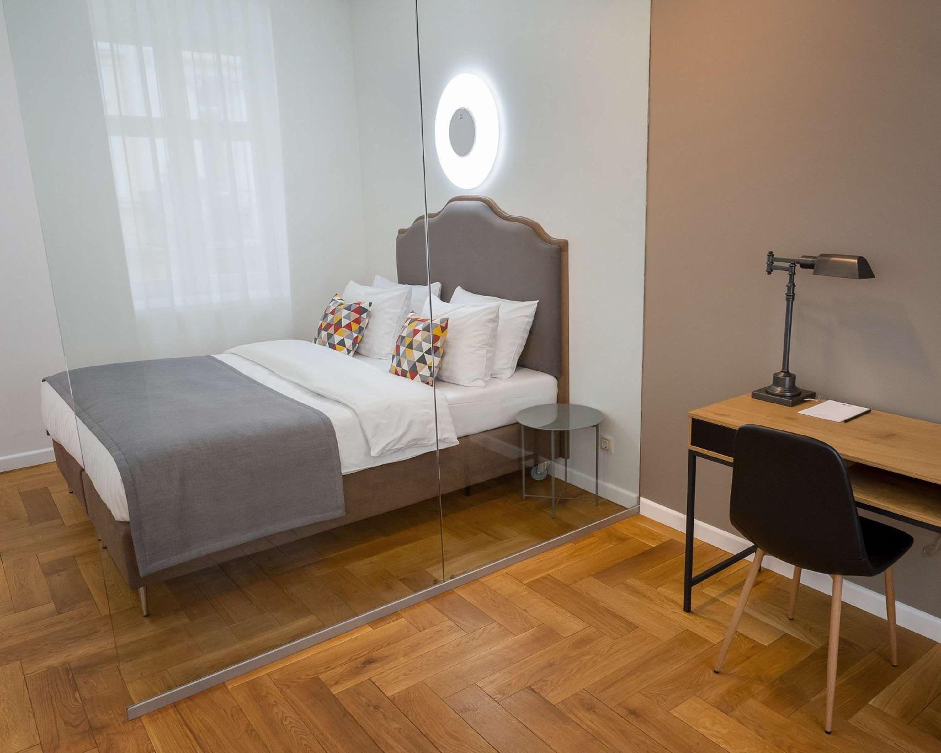 Studio Apartment with Queen Bed and City View - Photo 3