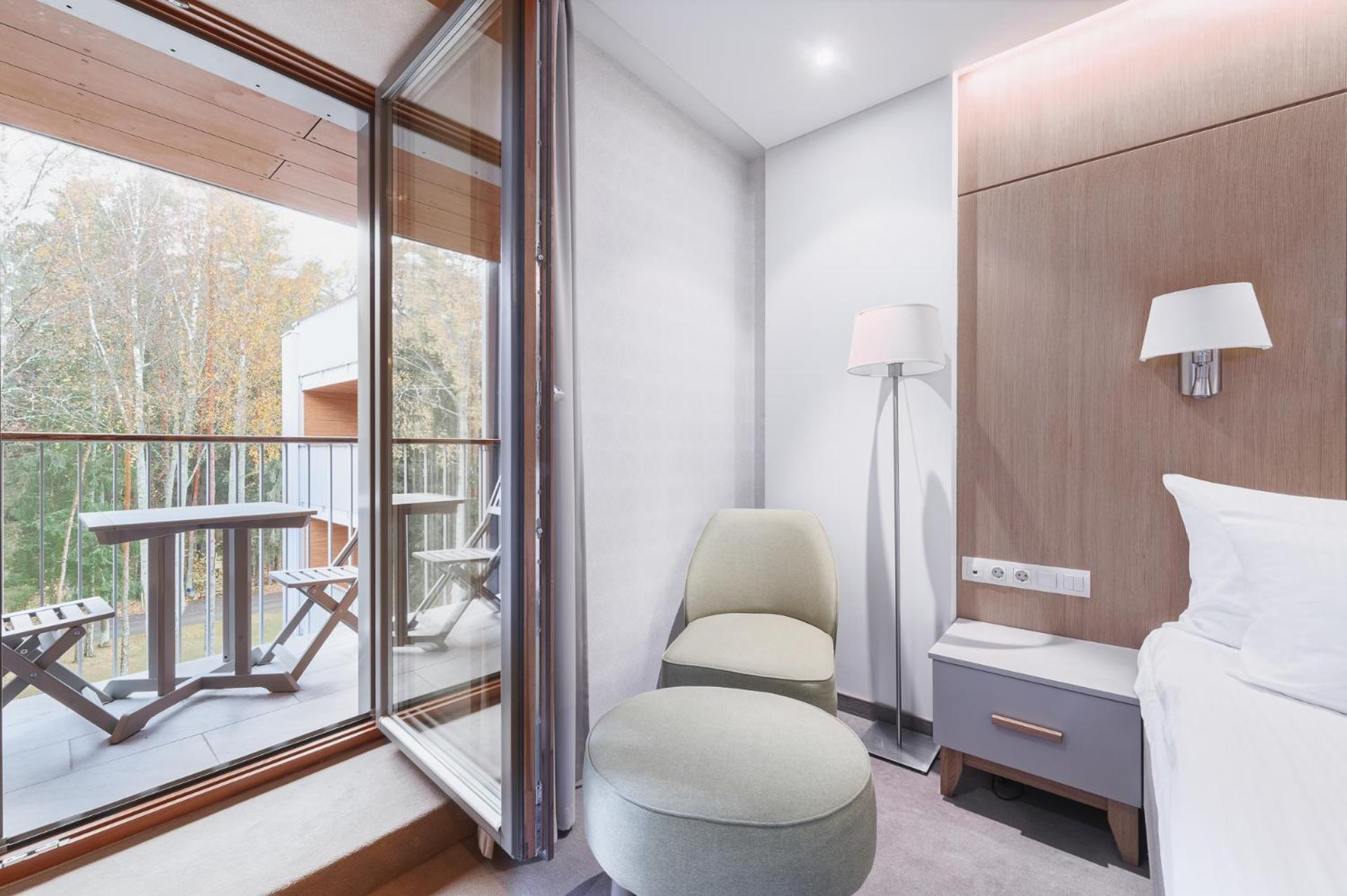 Deluxe Room with Spa Package - Romantic Getaway