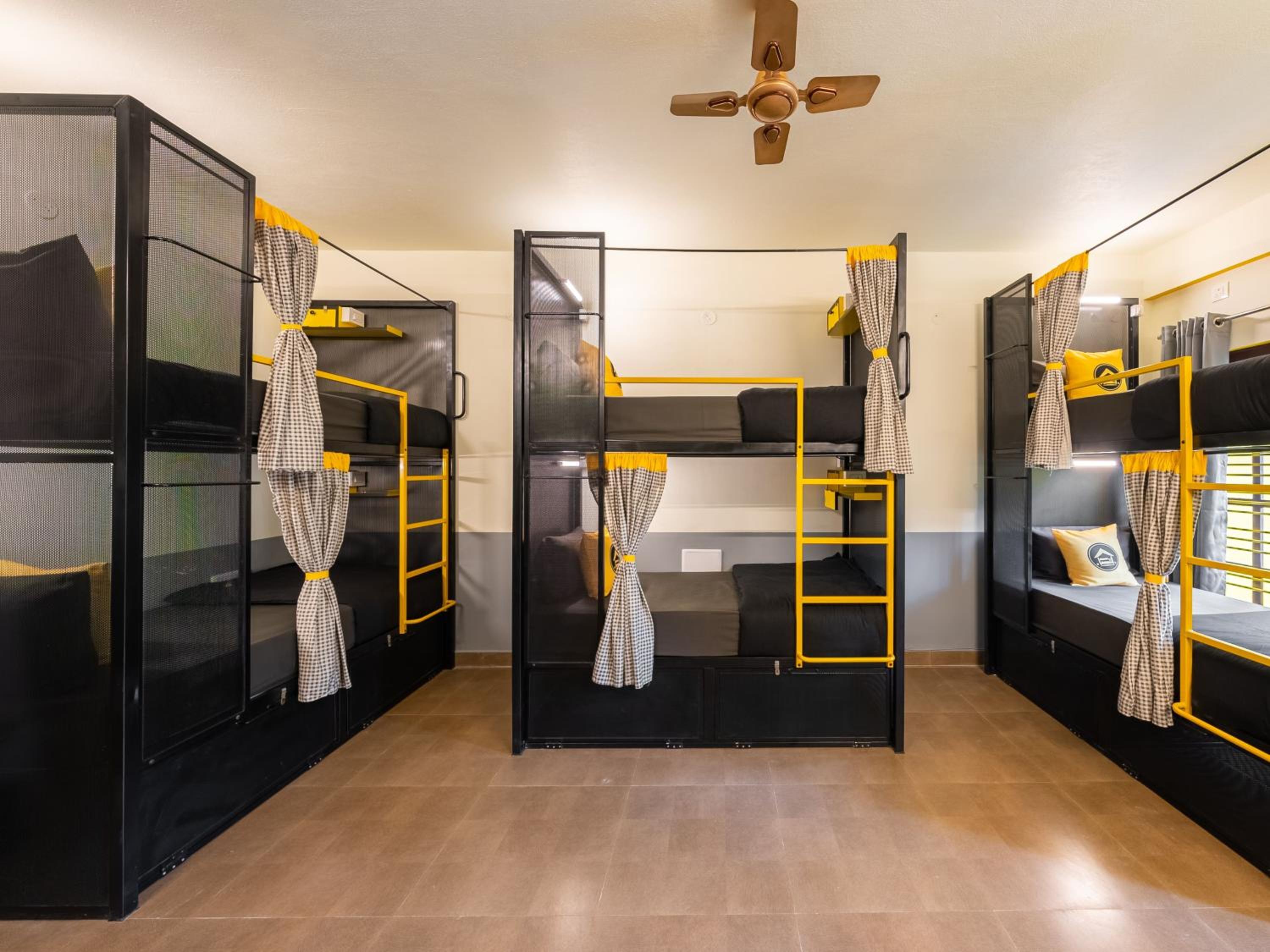 Bed in 6 Bed Mixed Dormitory with Balcony and Rainforest View photo 2
