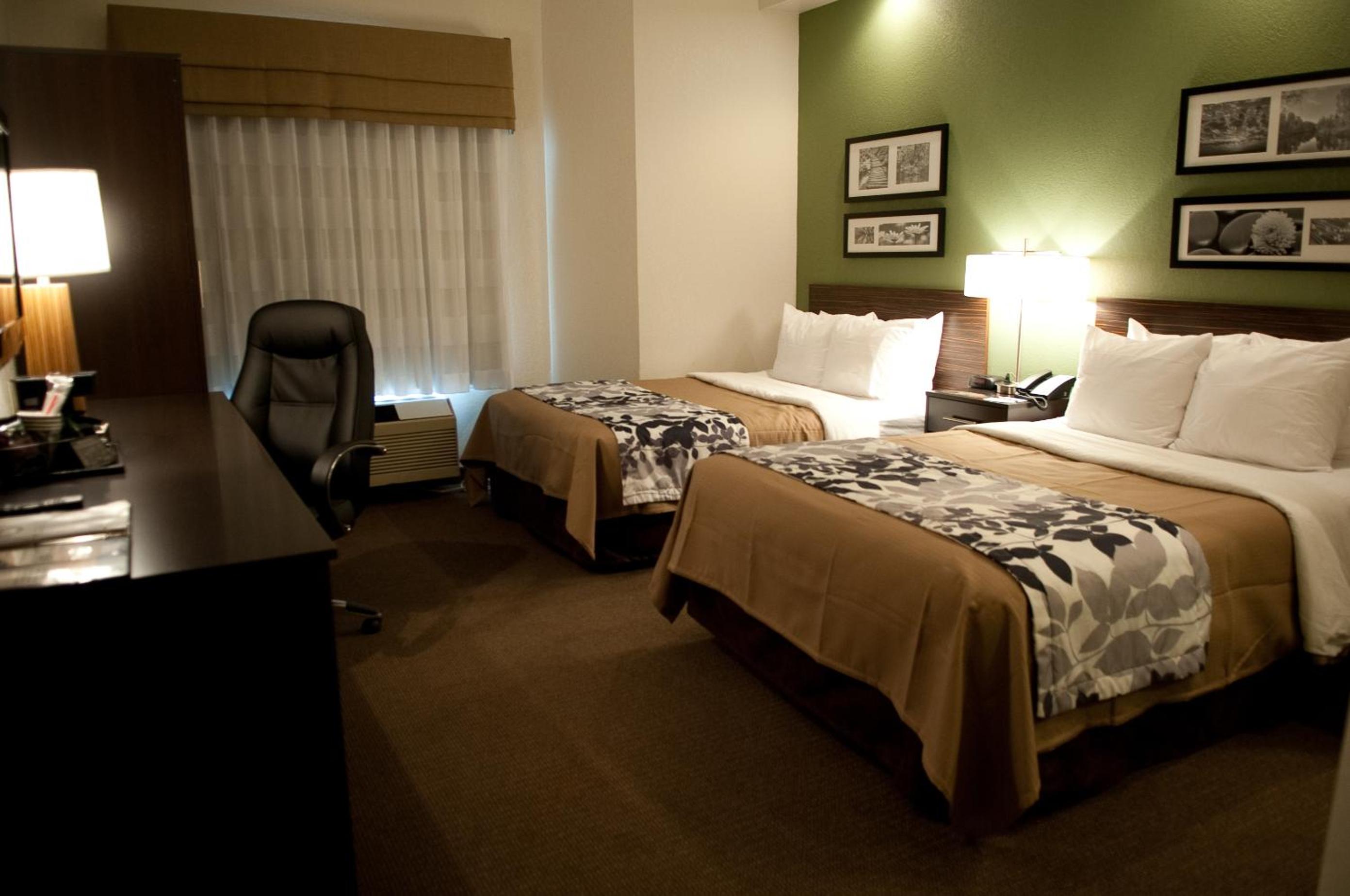 Suite with Two Double Beds - Non-Smoking with Sofabed - Photo 2
