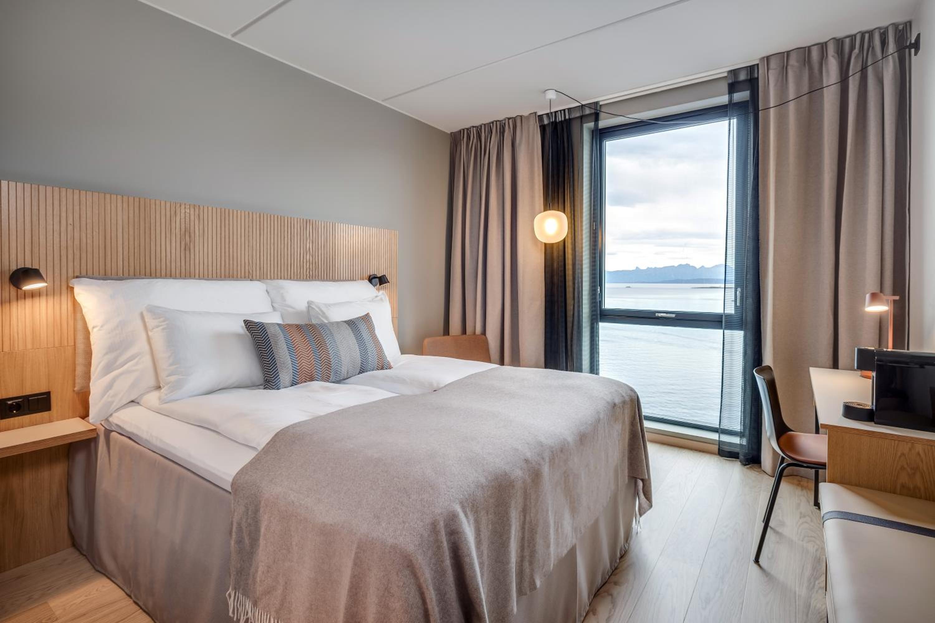Deluxe Double Room - Photo 11