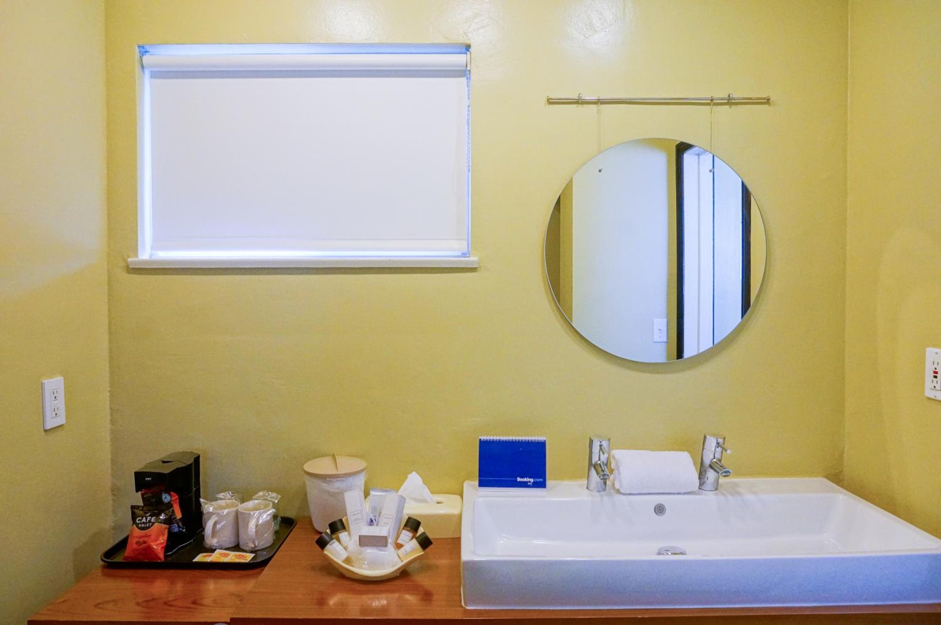 Superior Queen Room with Two Queen Beds - Photo 2