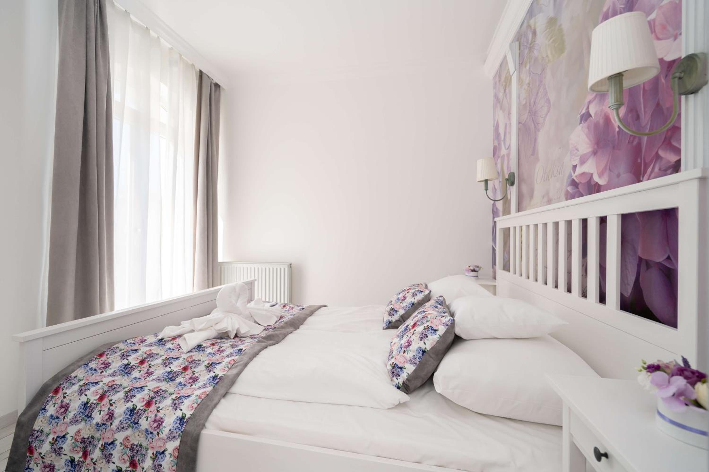 Deluxe Double Room with Balcony photo 3