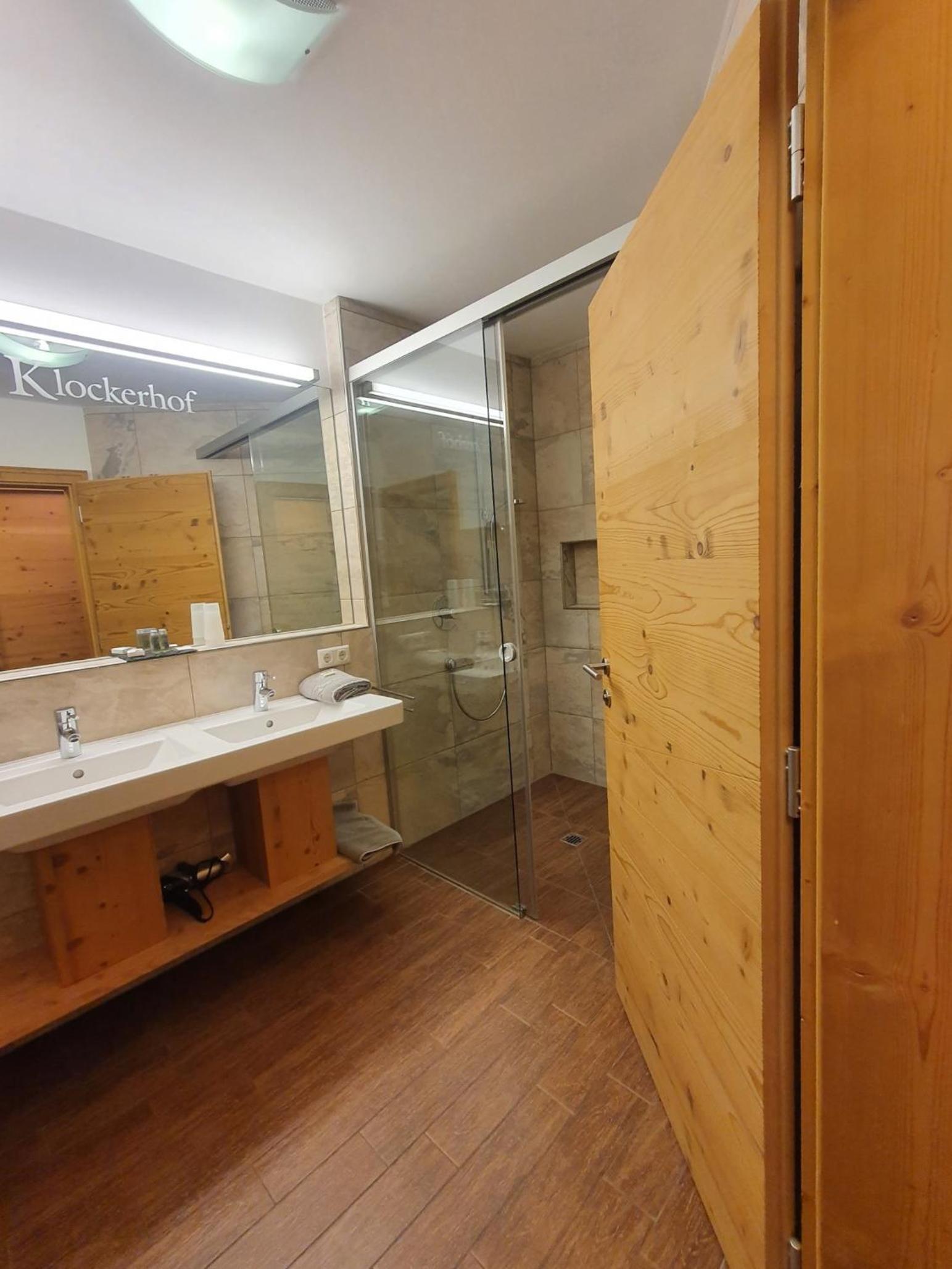 Deluxe Double Room - Photo 19