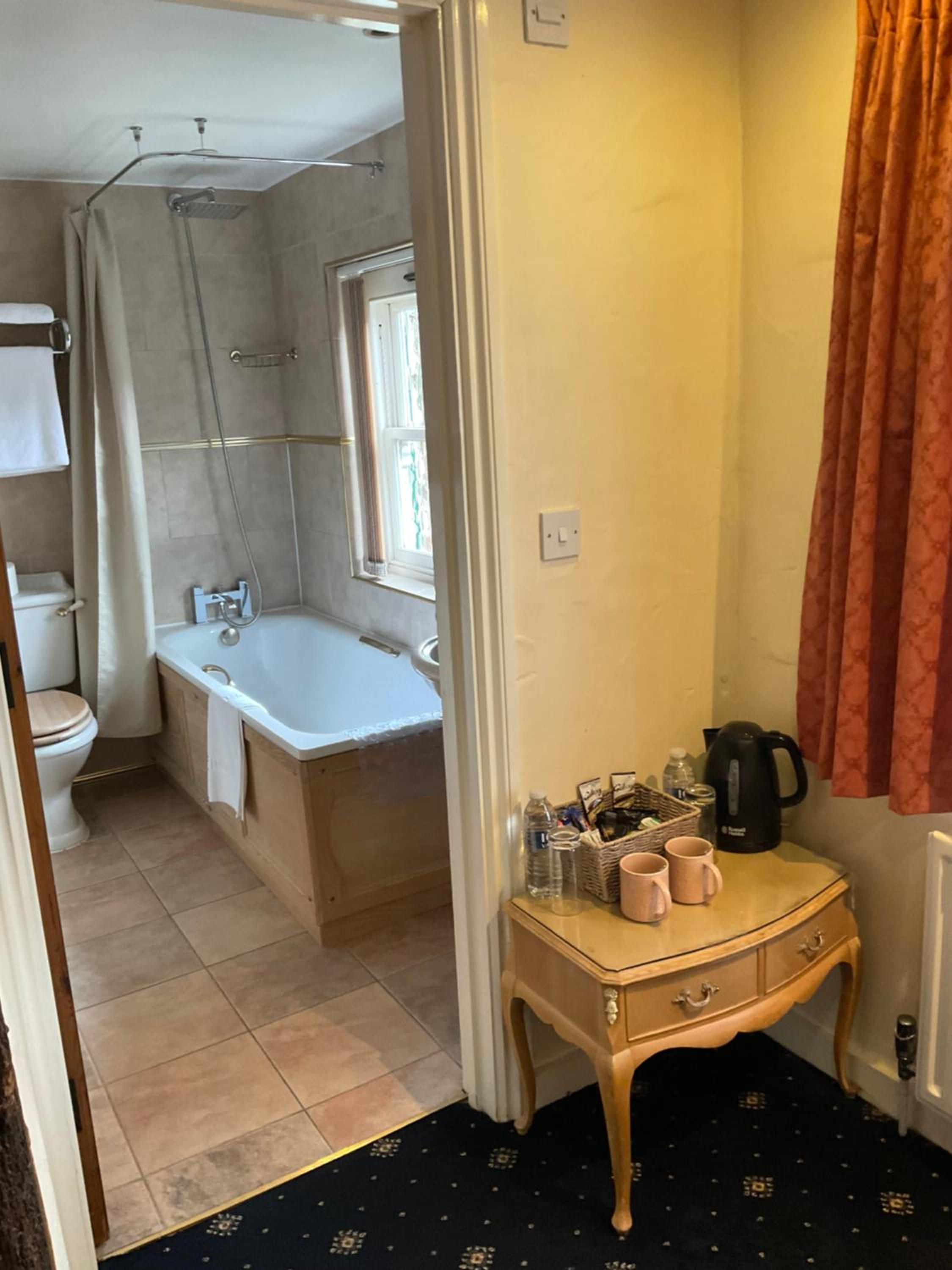 Deluxe Double Room with Bath photo 2