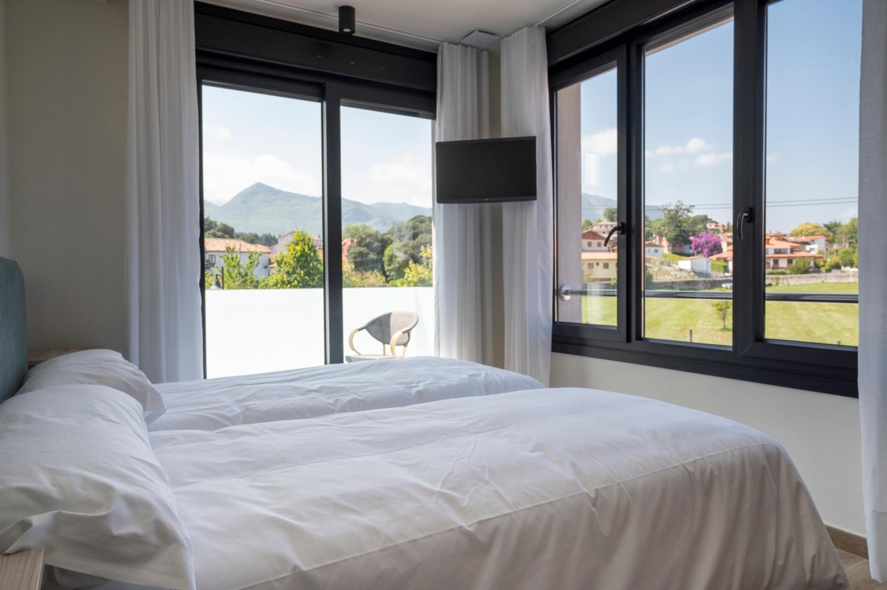 Deluxe Double or Twin Room with Balcony