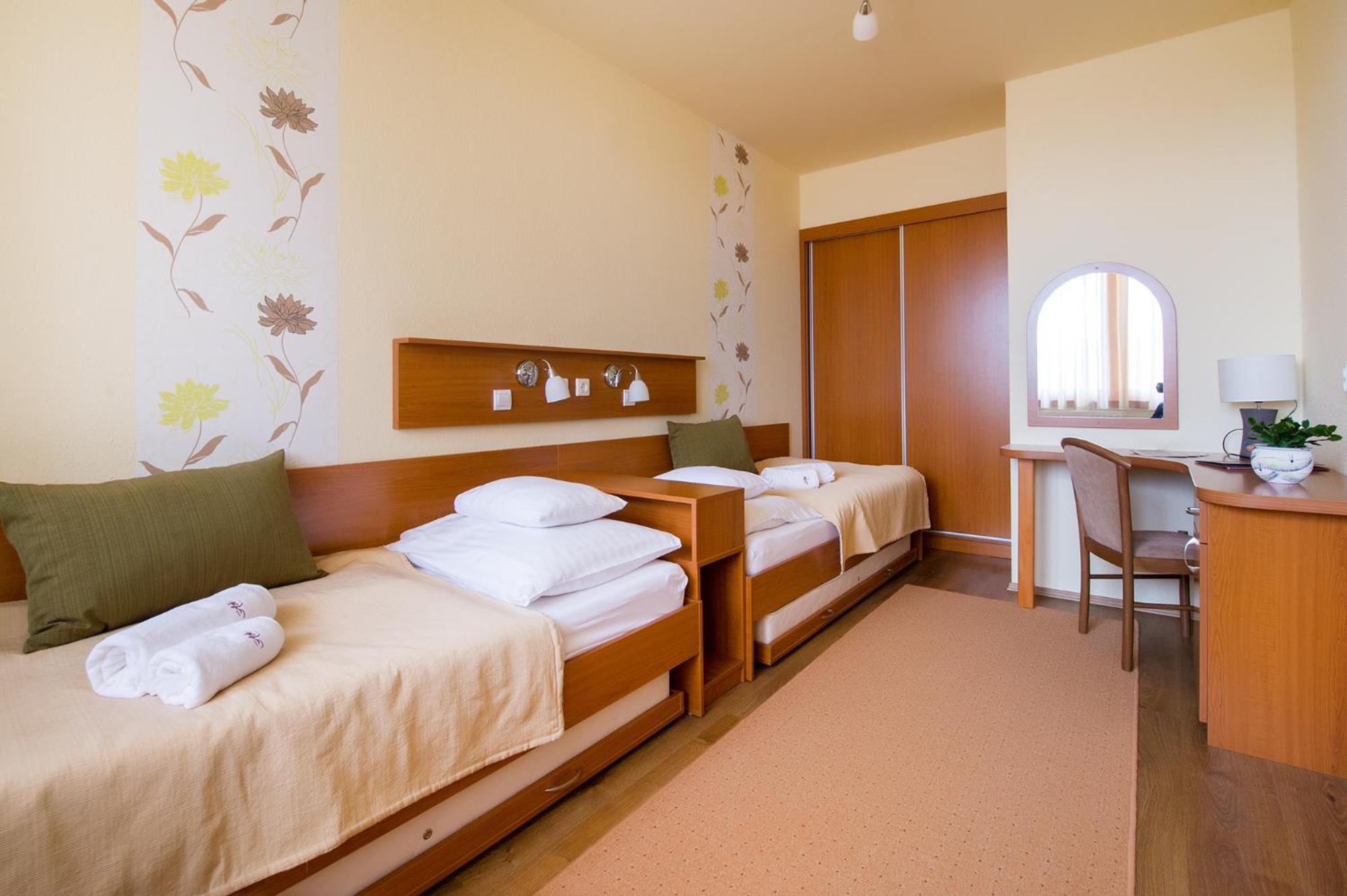 One-Bedroom Apartment with Balcony photo 2