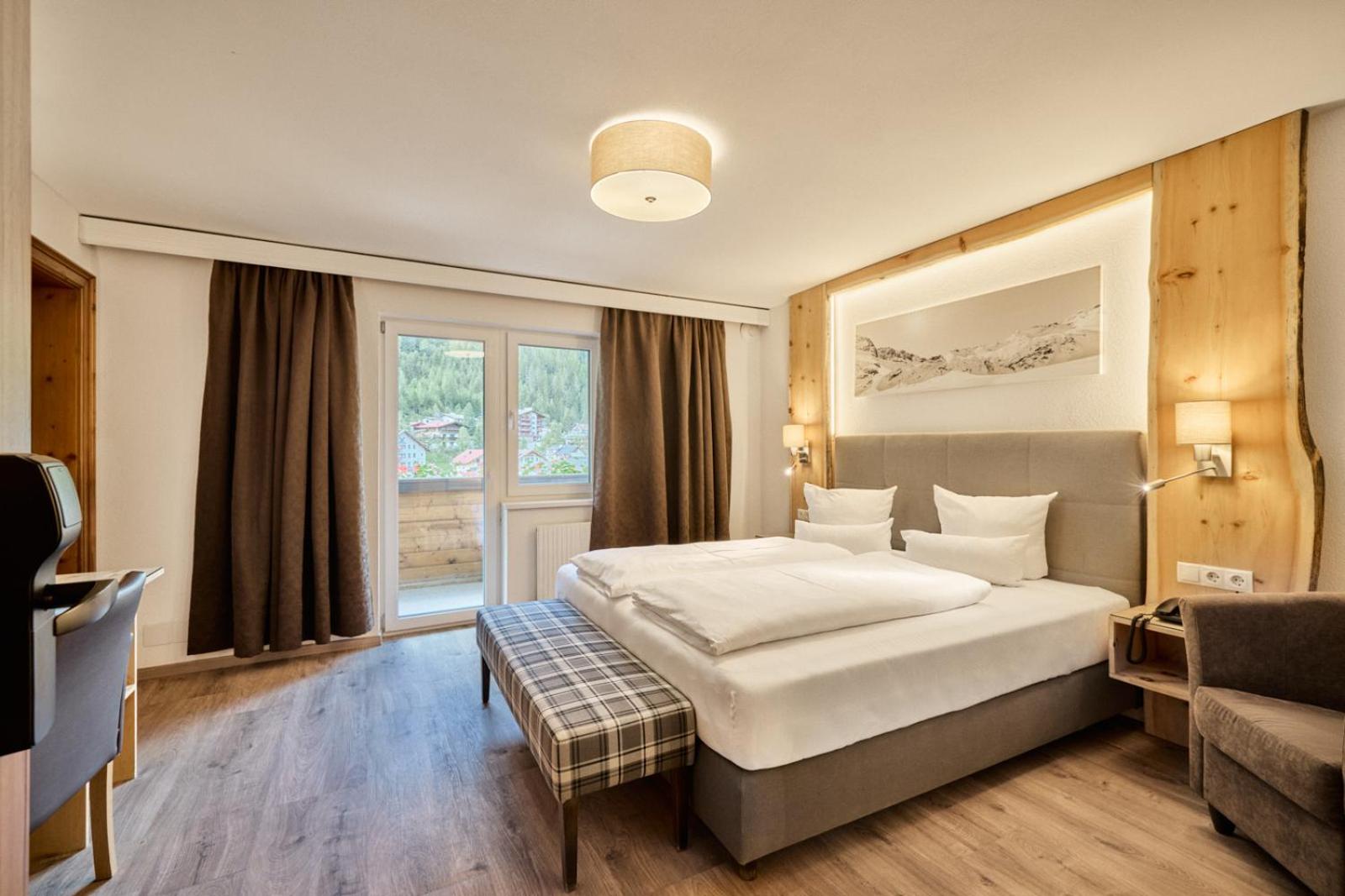 Large Double Room - Photo 2