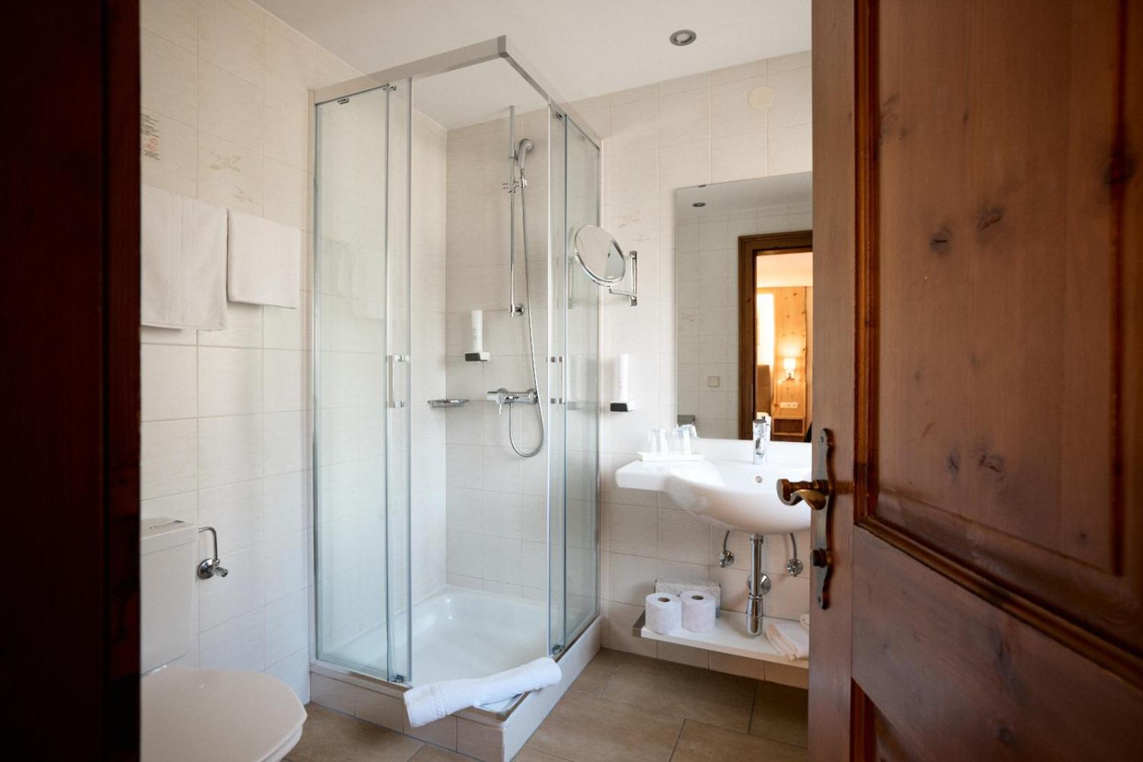 Large Double Room - Photo 3