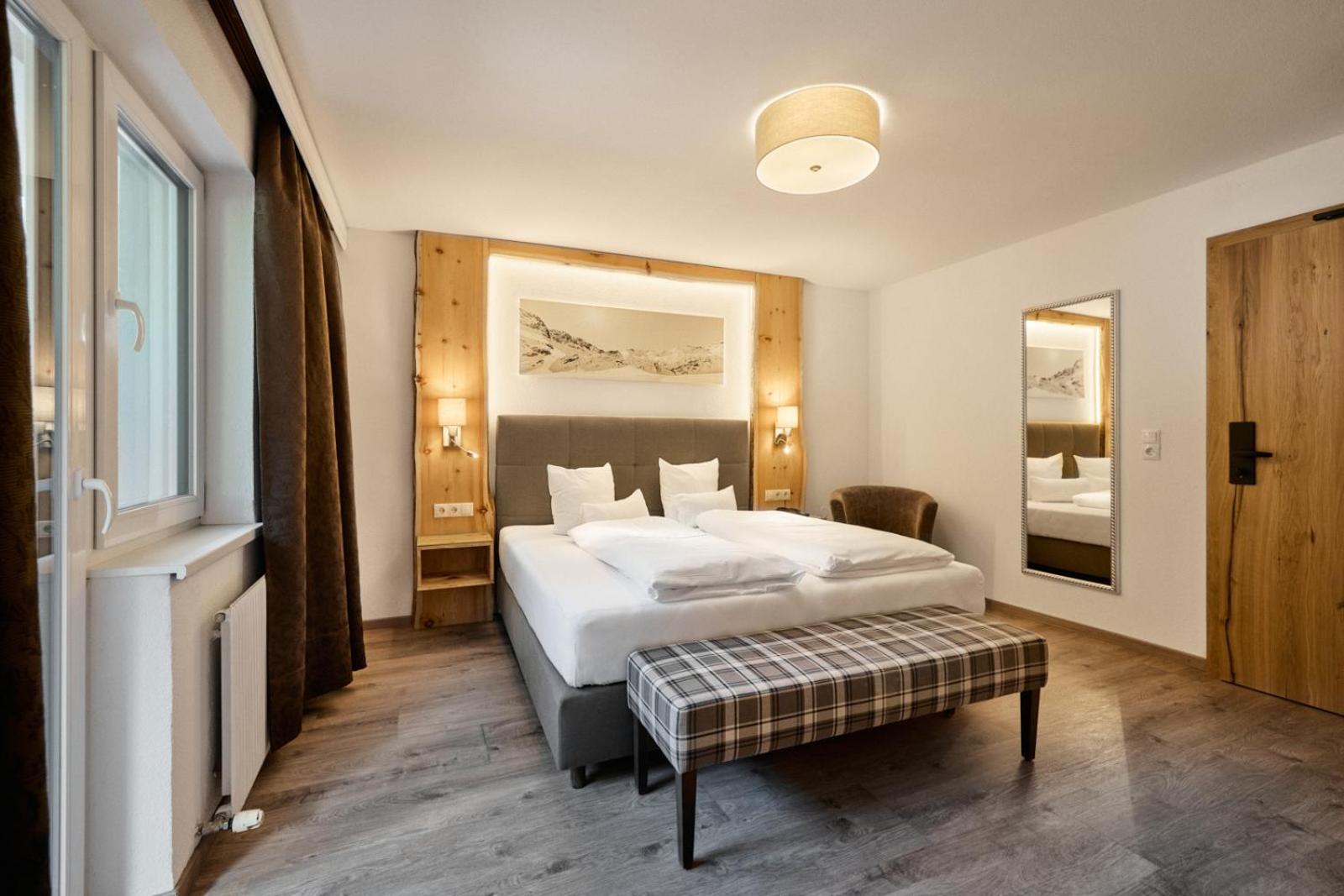 Large Double Room - Photo 1