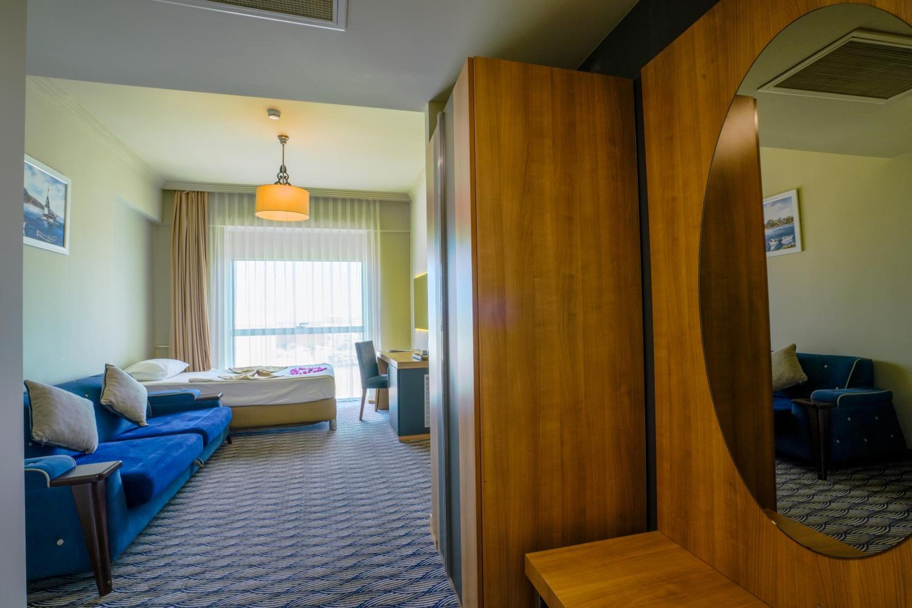 Standard Double Room thumbnail 6