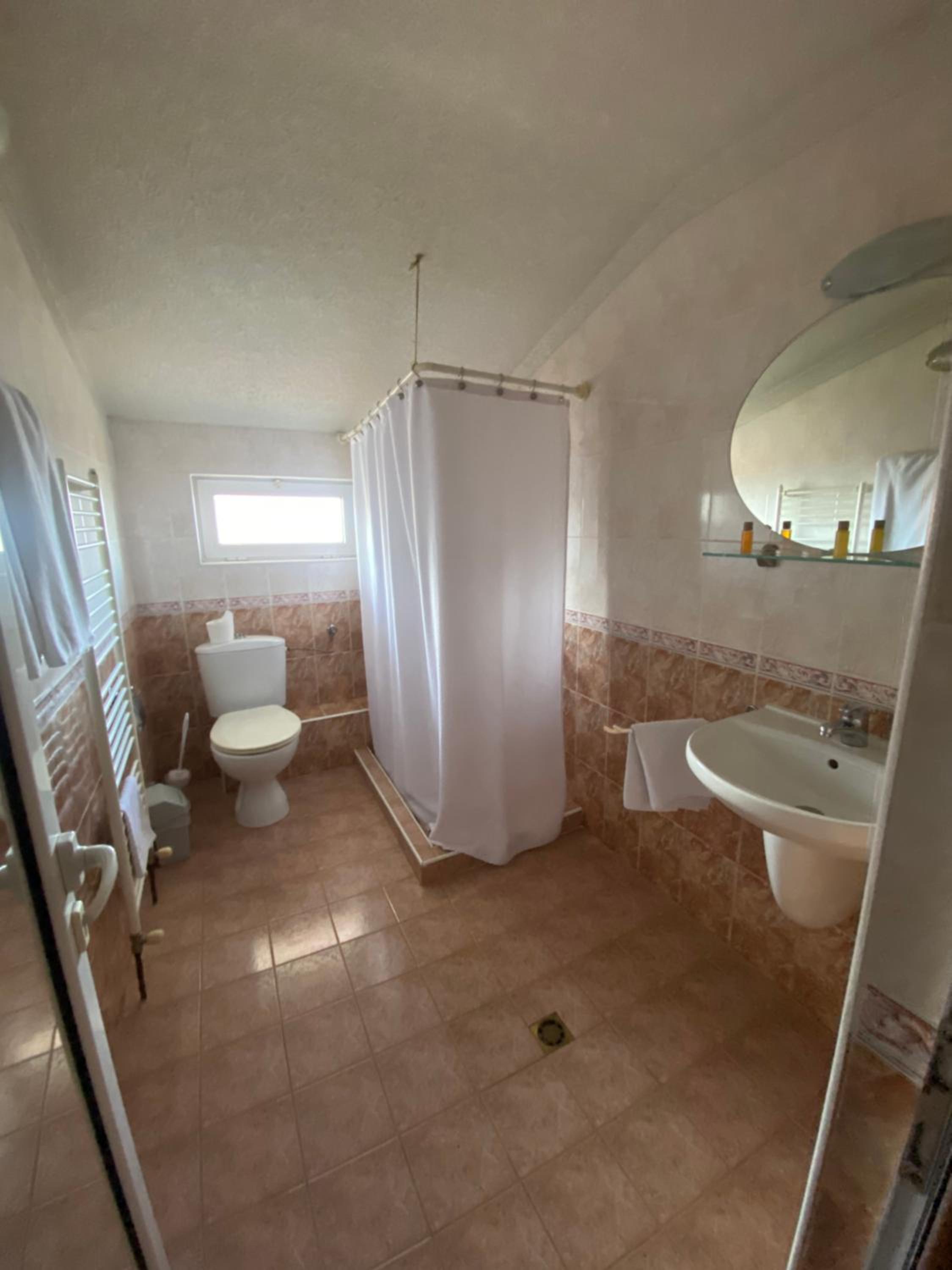 Deluxe Double Room with Shower - Photo 2