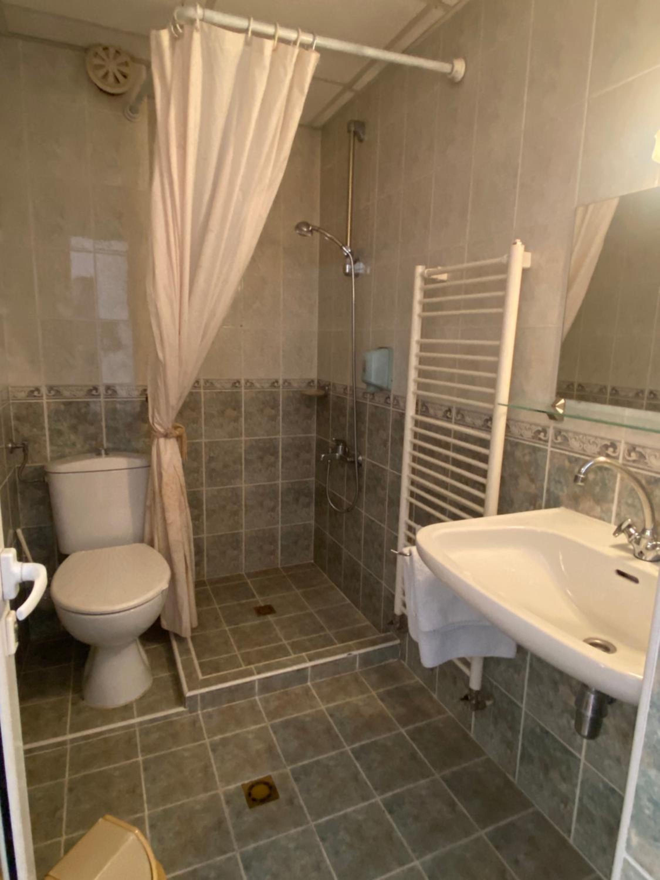 Comfort Triple Room with Shower - Photo 6