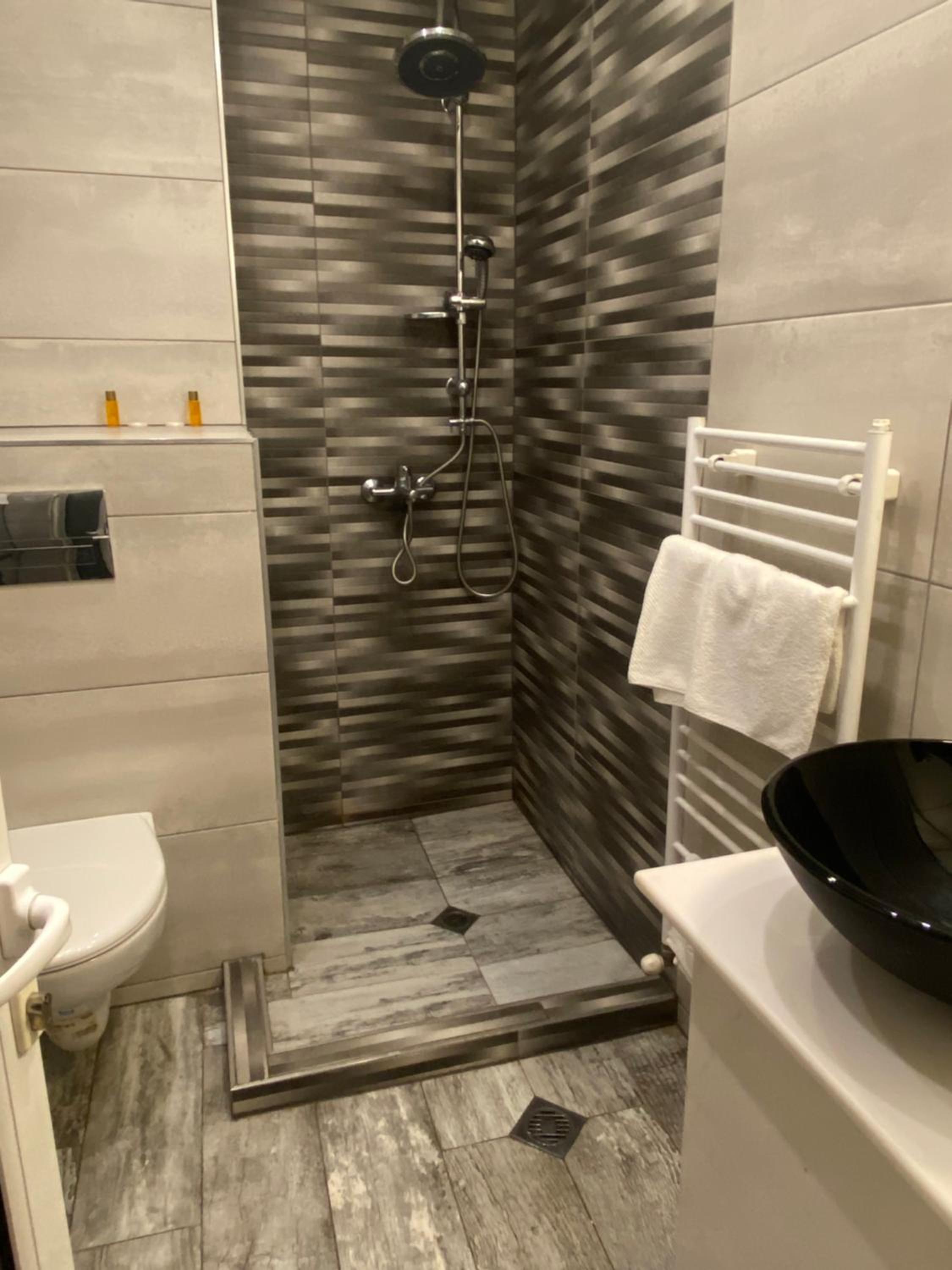 Deluxe Double Room with Balcony - Photo 2