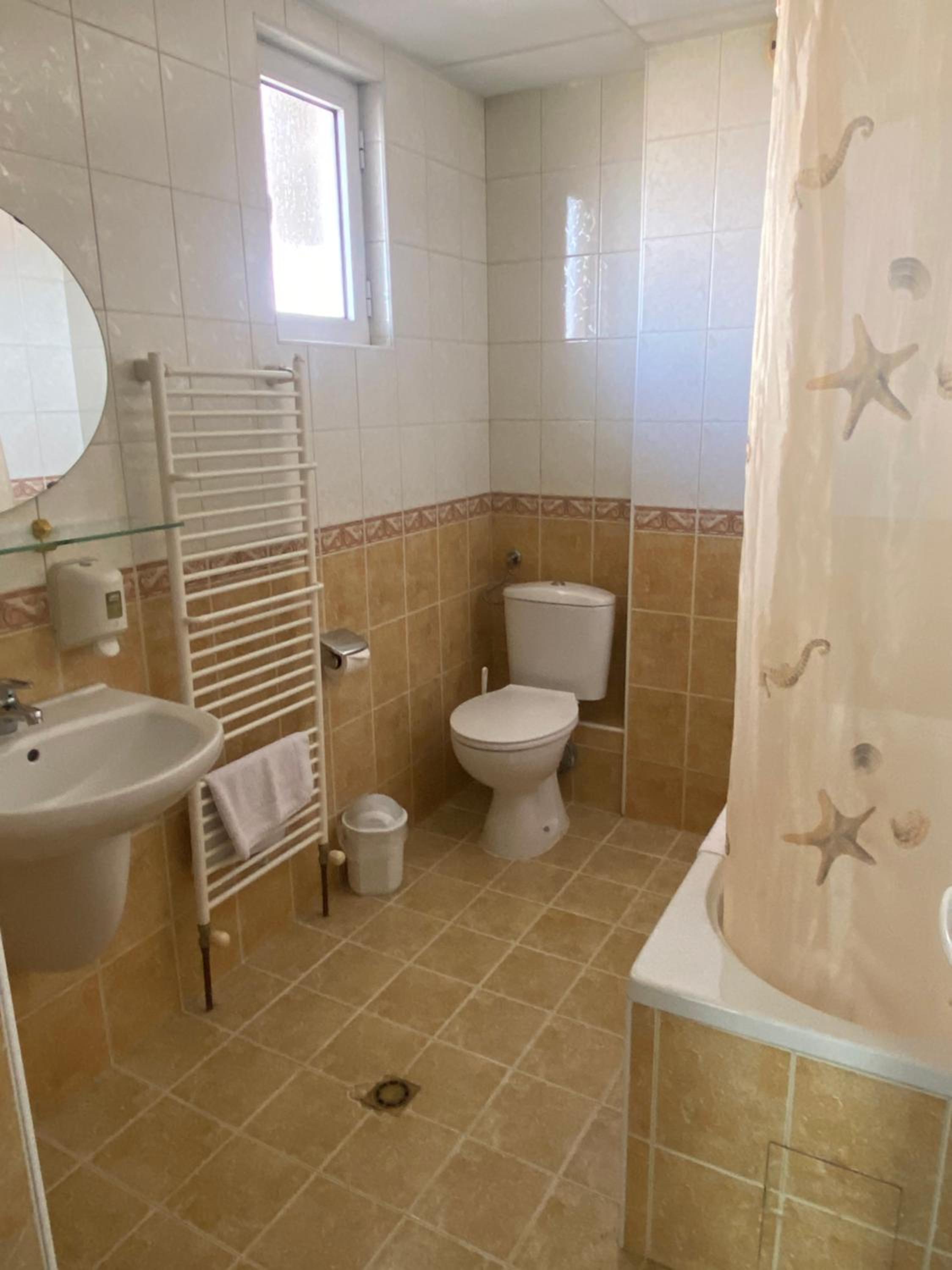 Deluxe Double Room with Shower - Photo 5