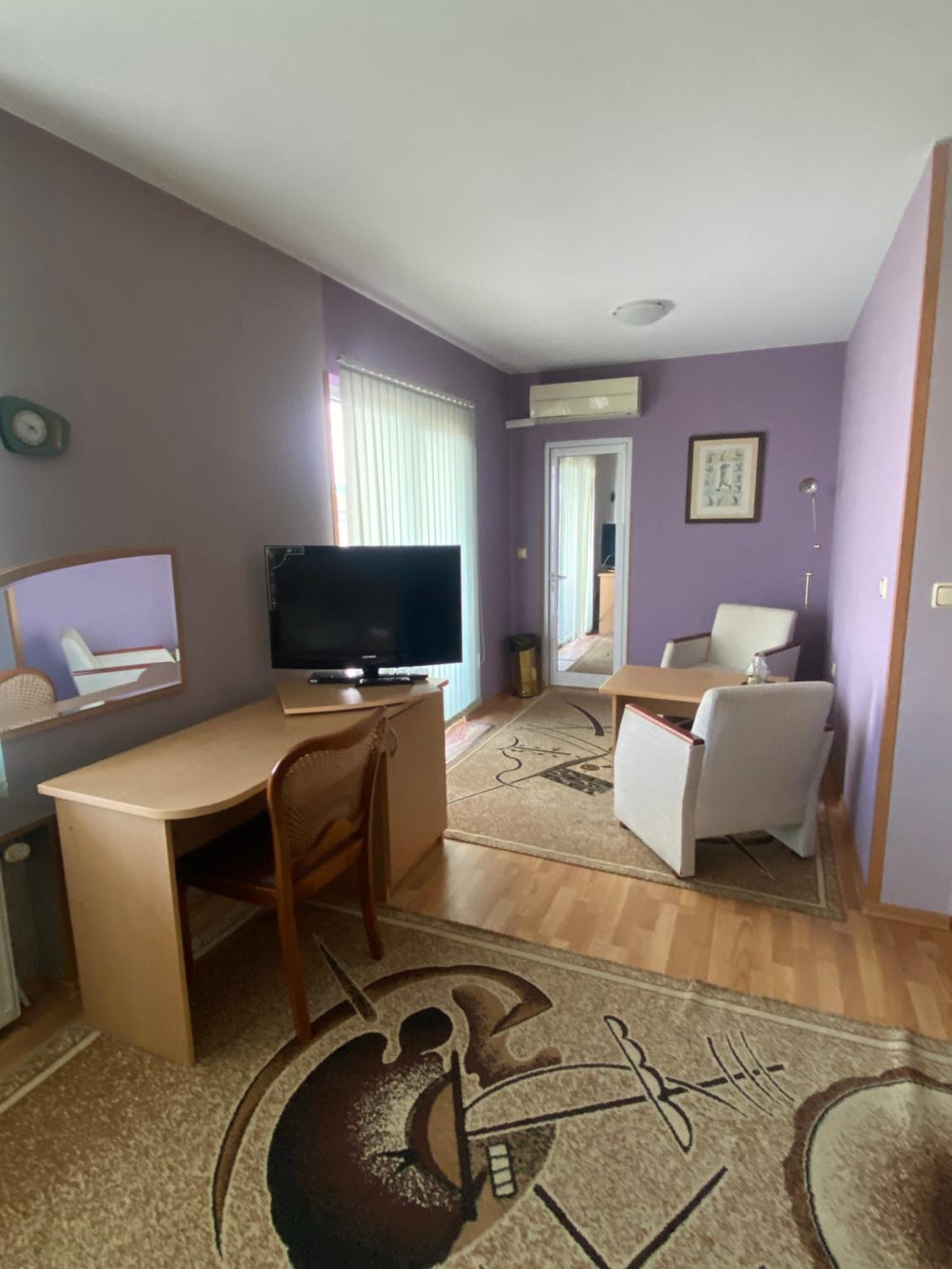 Deluxe Double Room with Shower - Photo 4
