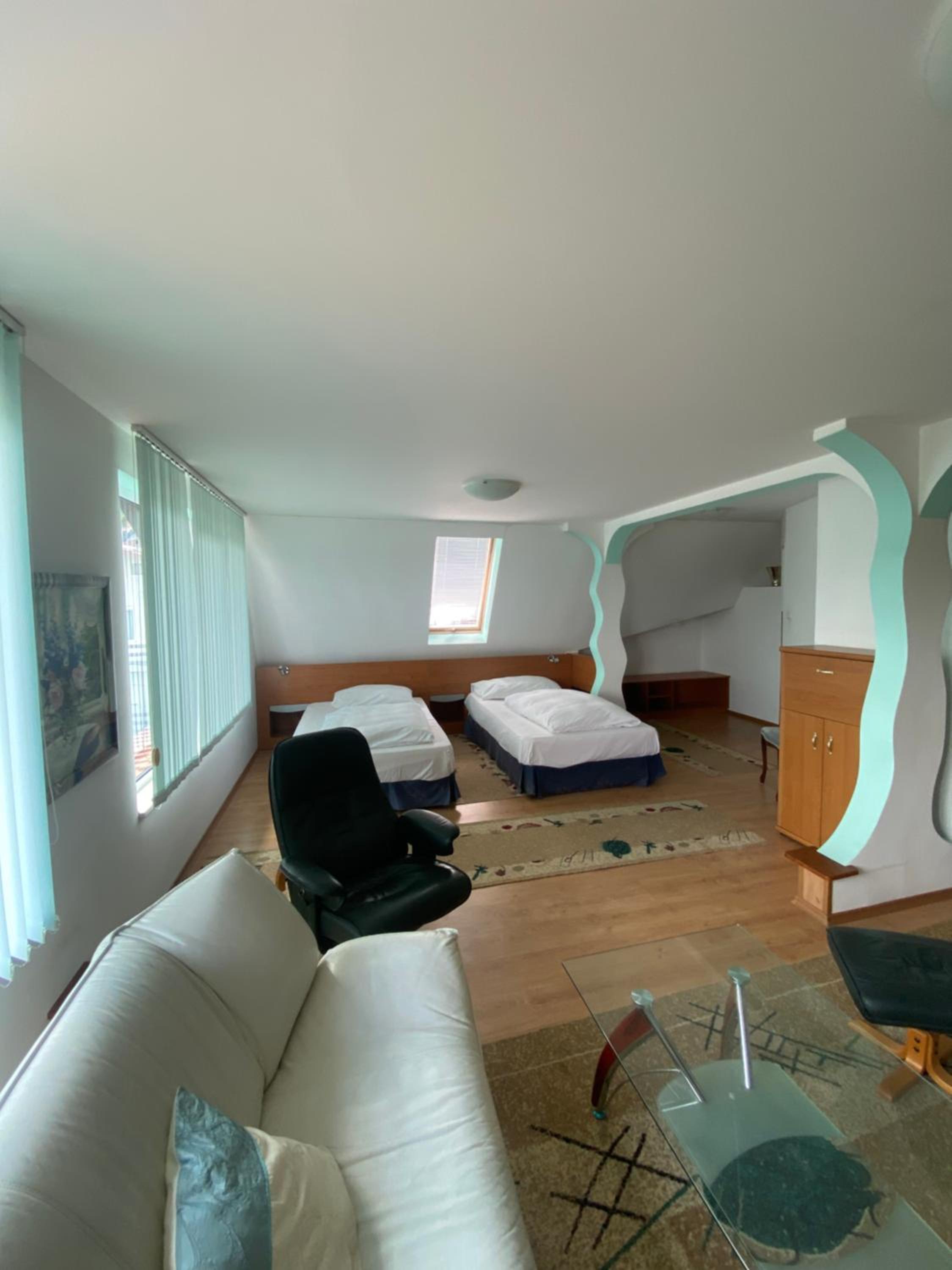 Deluxe Double Room with Balcony - Photo 4