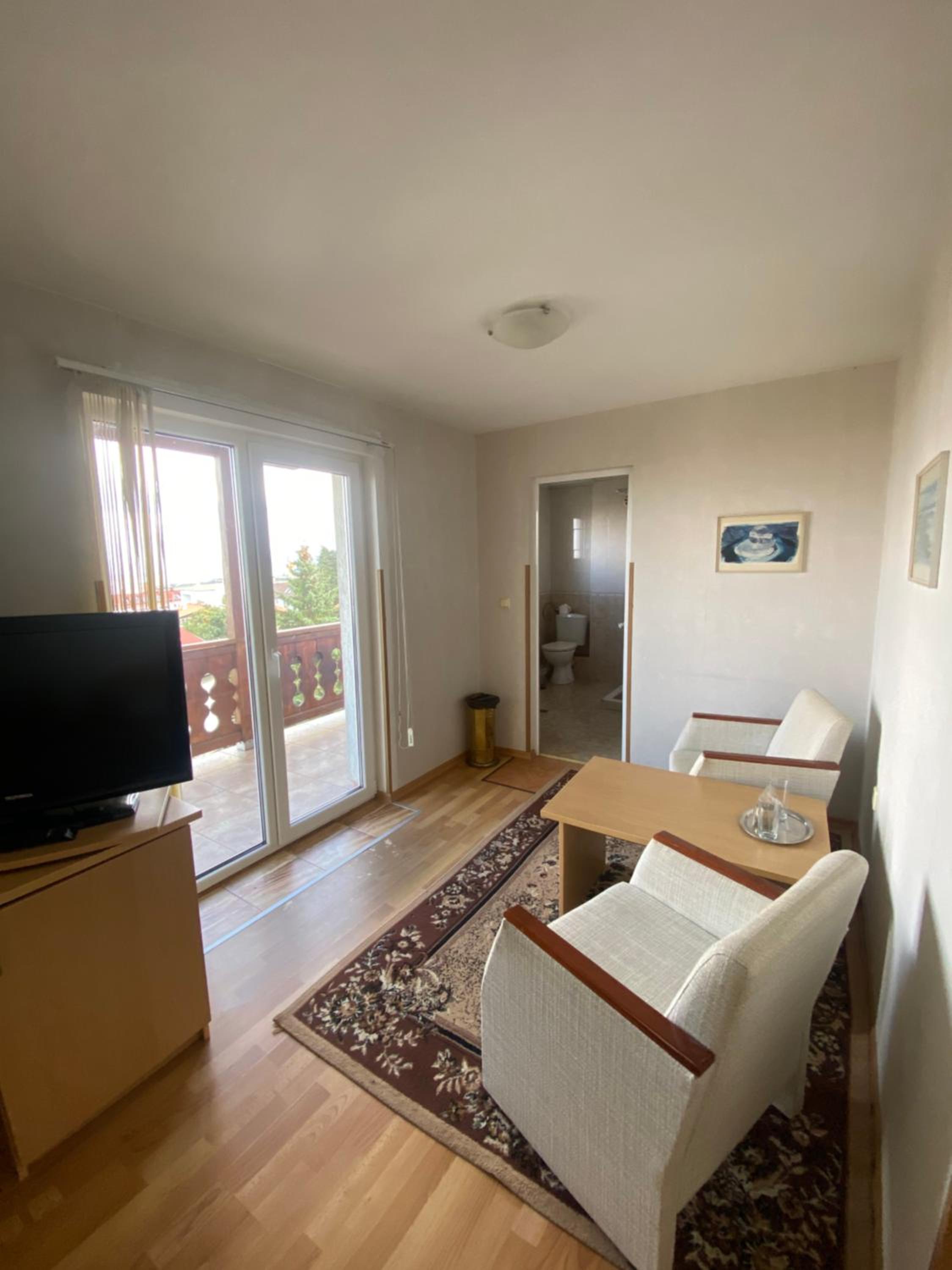 Deluxe Double Room with Shower - Photo 6