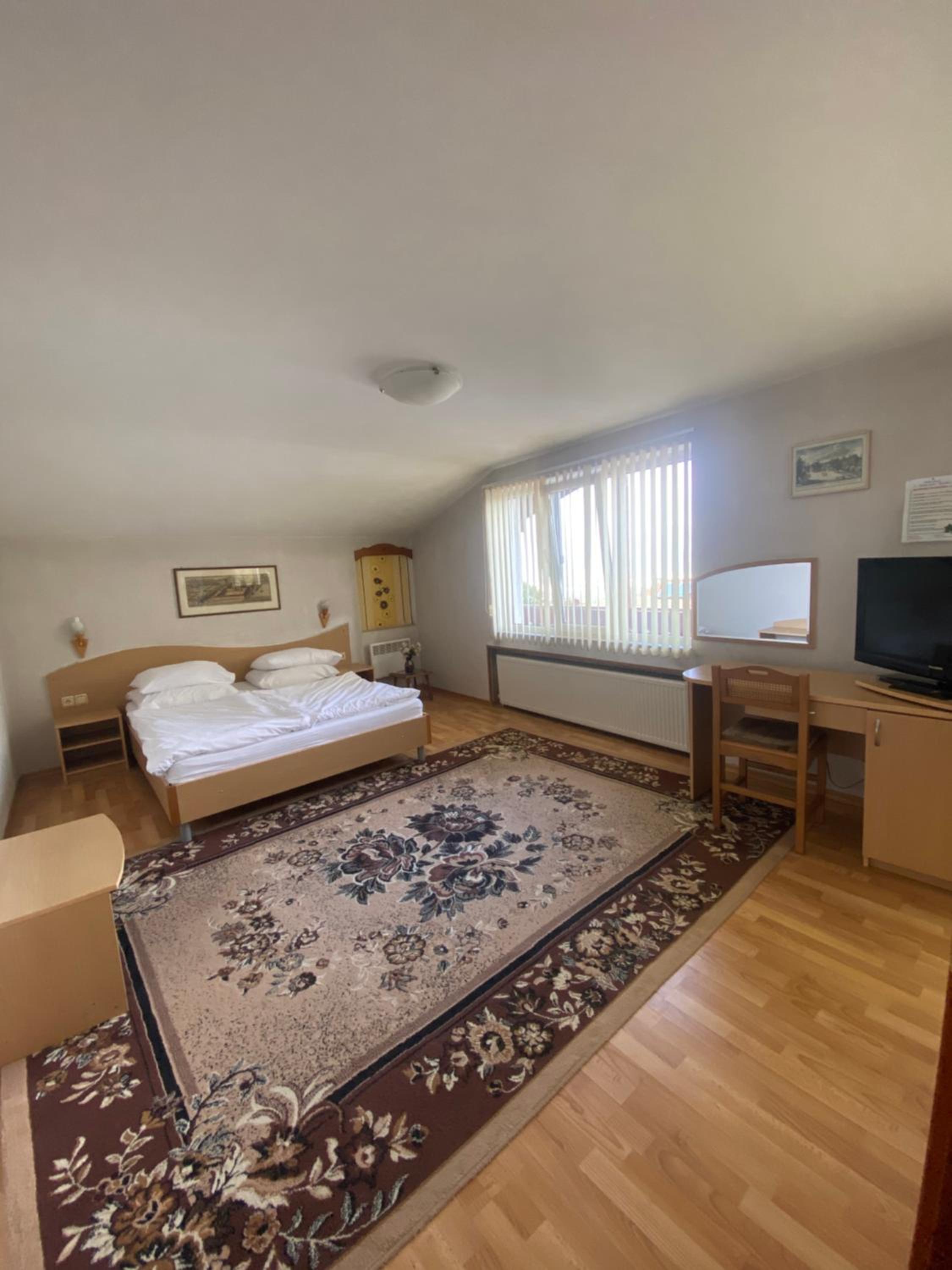Deluxe Double Room with Shower - Photo 1