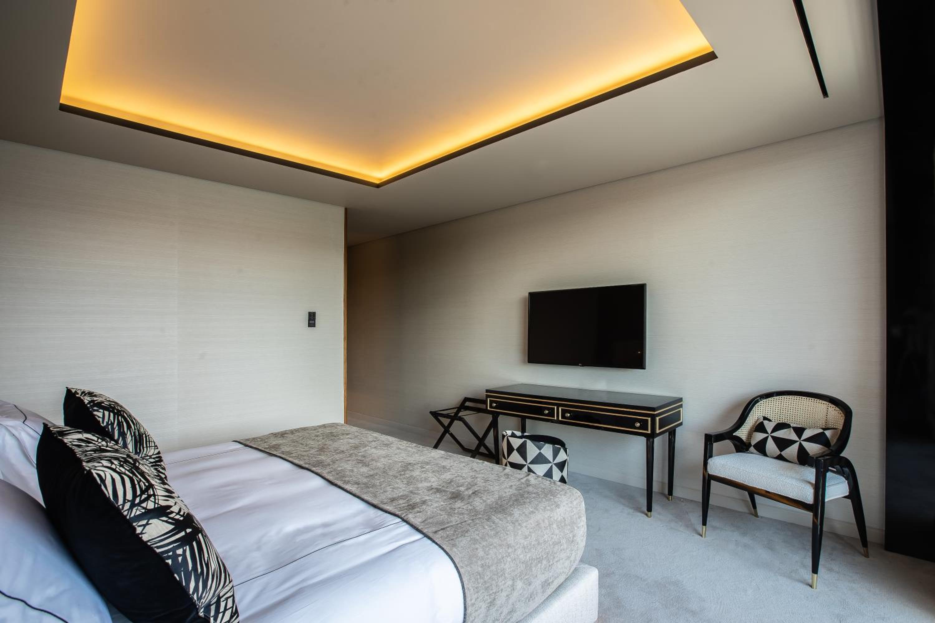 Deluxe Room - Photo 6