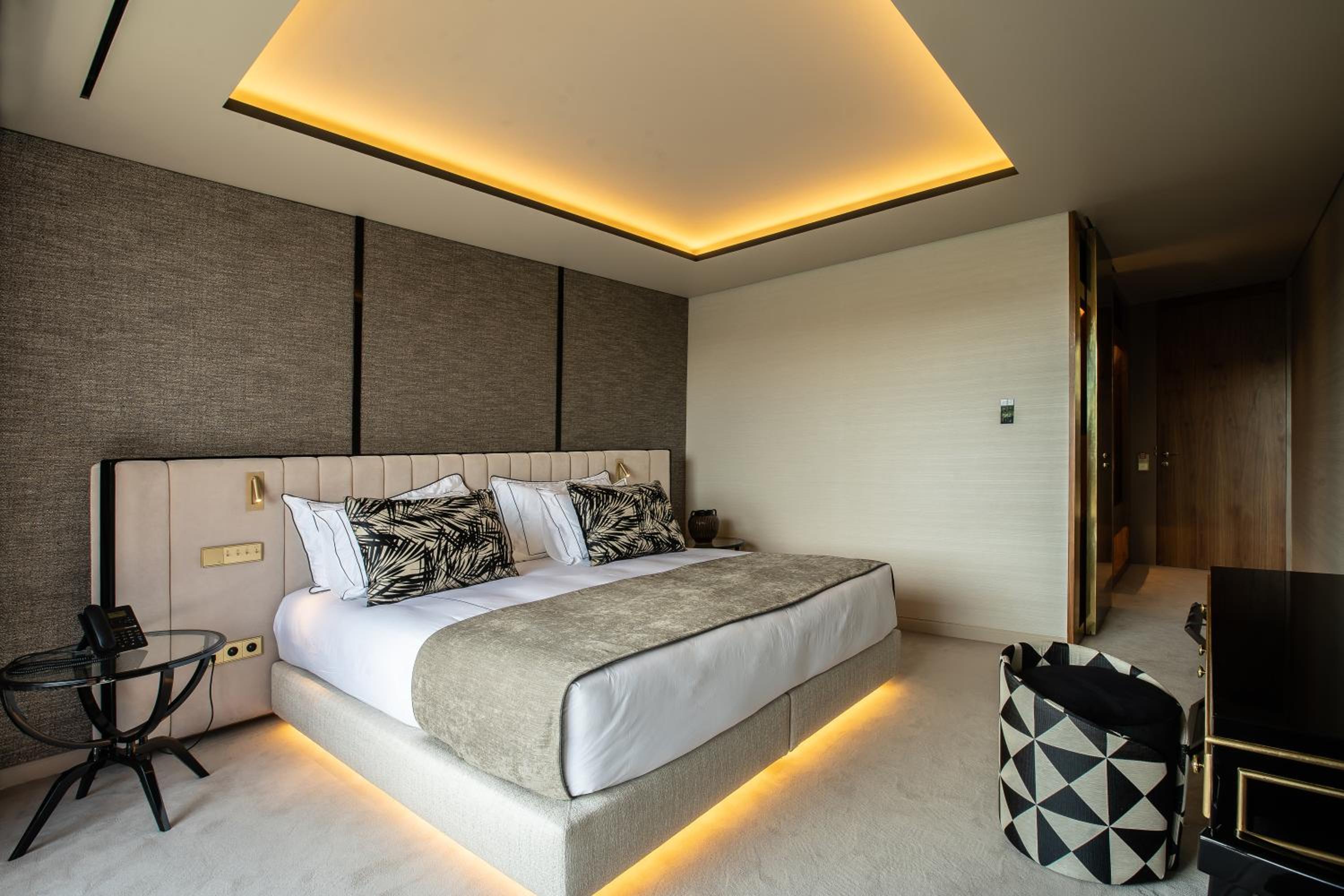 Deluxe Room - Photo 3