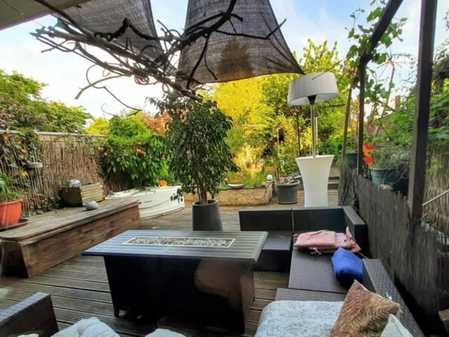 Apartment With Garden View photo 3