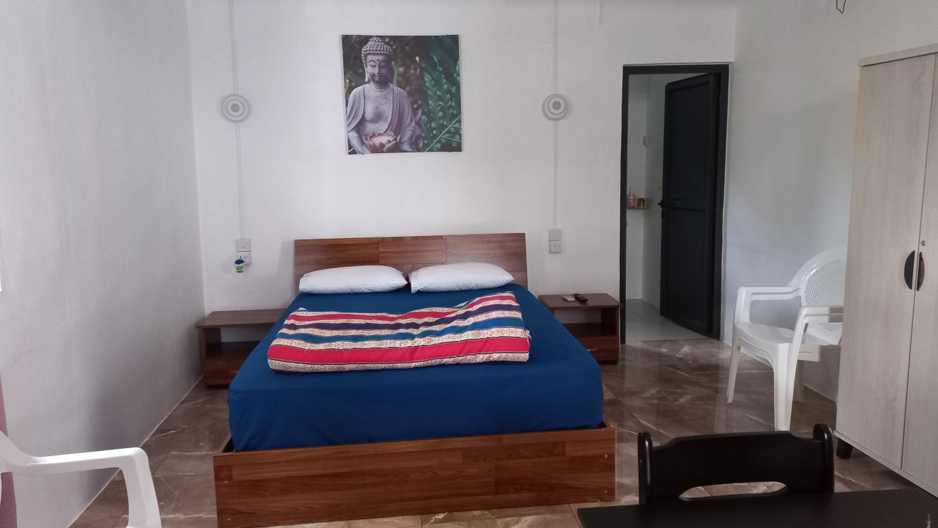 One-Bedroom Apartment - Photo 1
