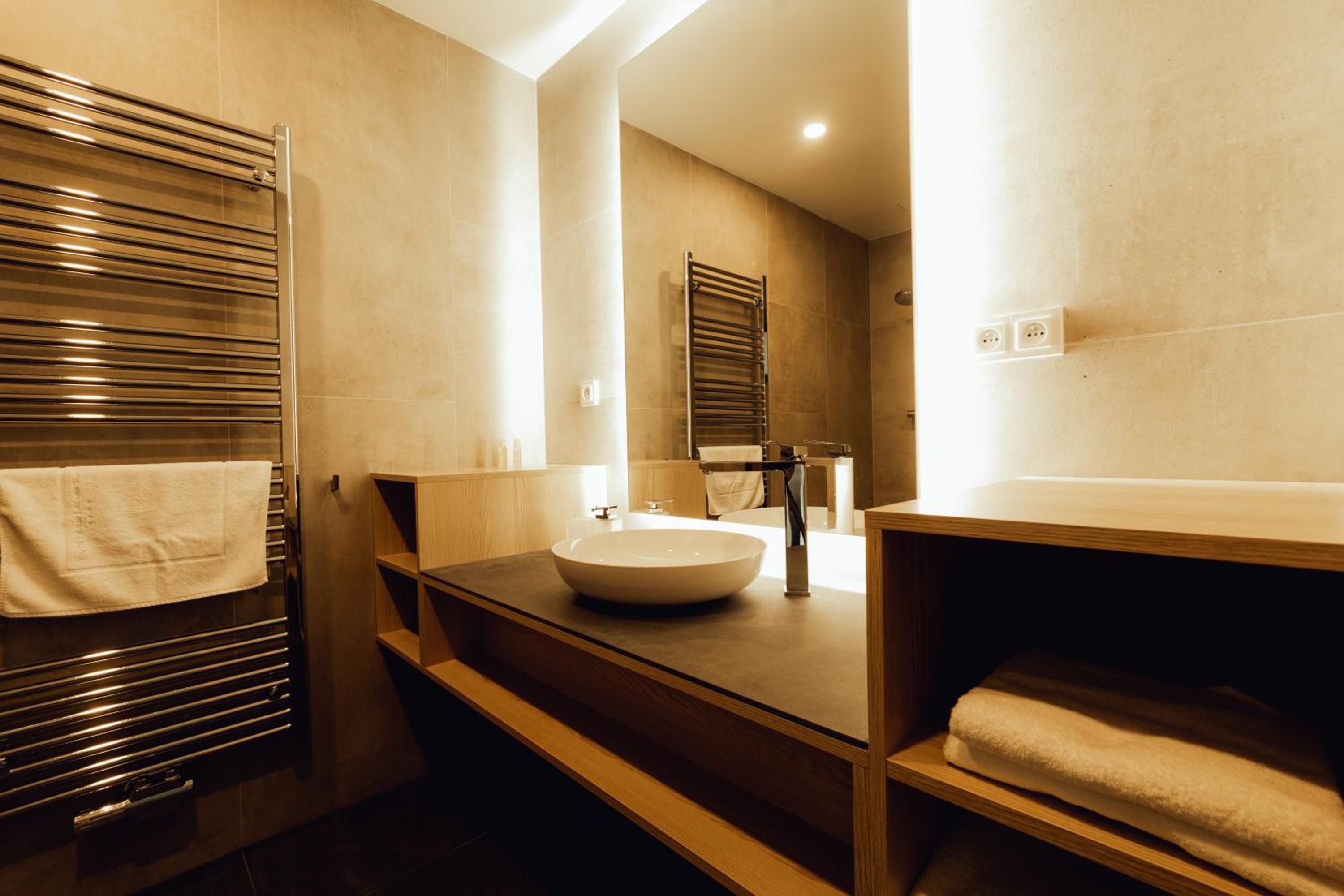 F20 Deluxe Double Room