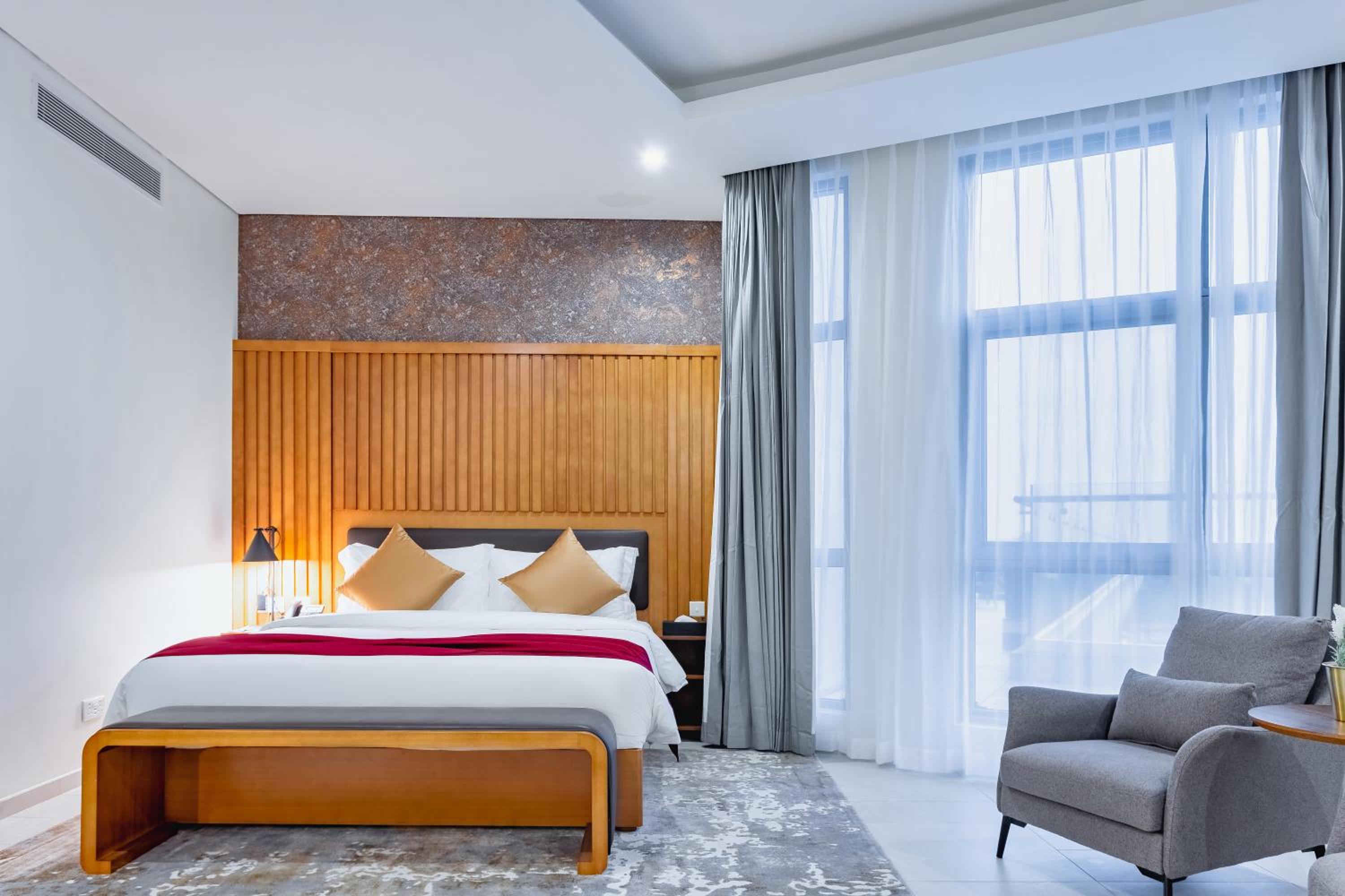 Executive Room - Photo 6
