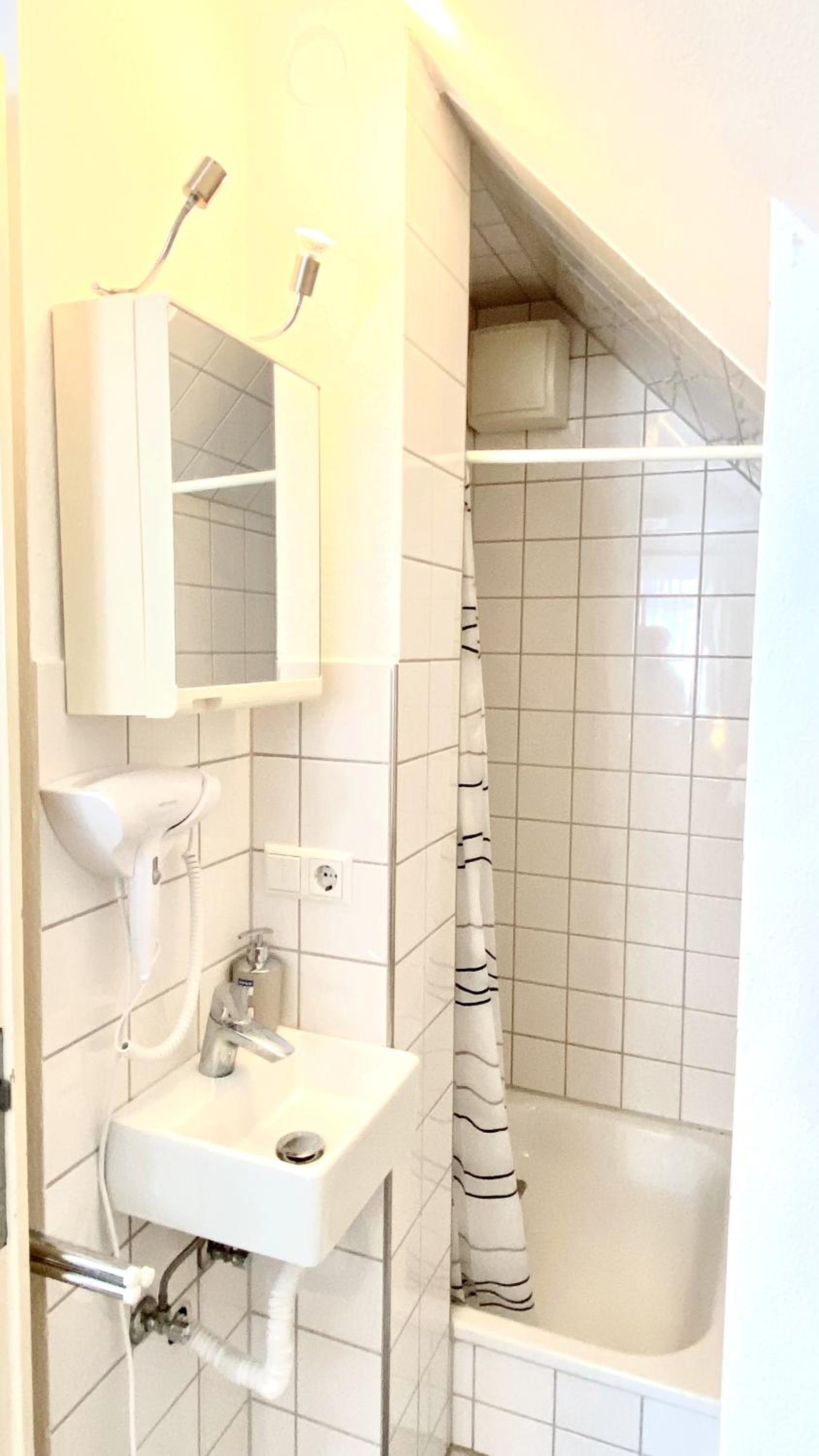 Single Room With Shared Toilet photo 2