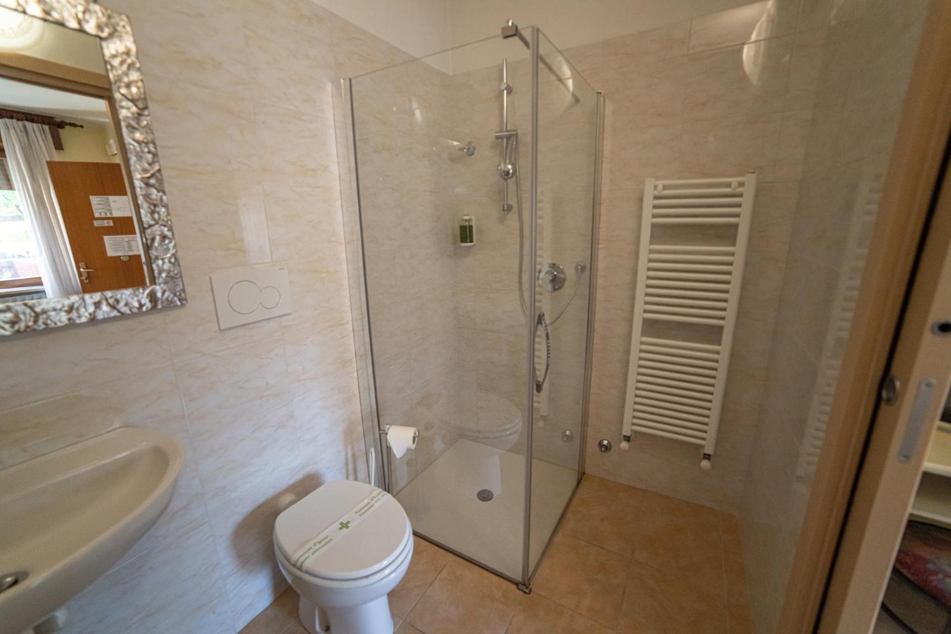 Double Room - Photo 9
