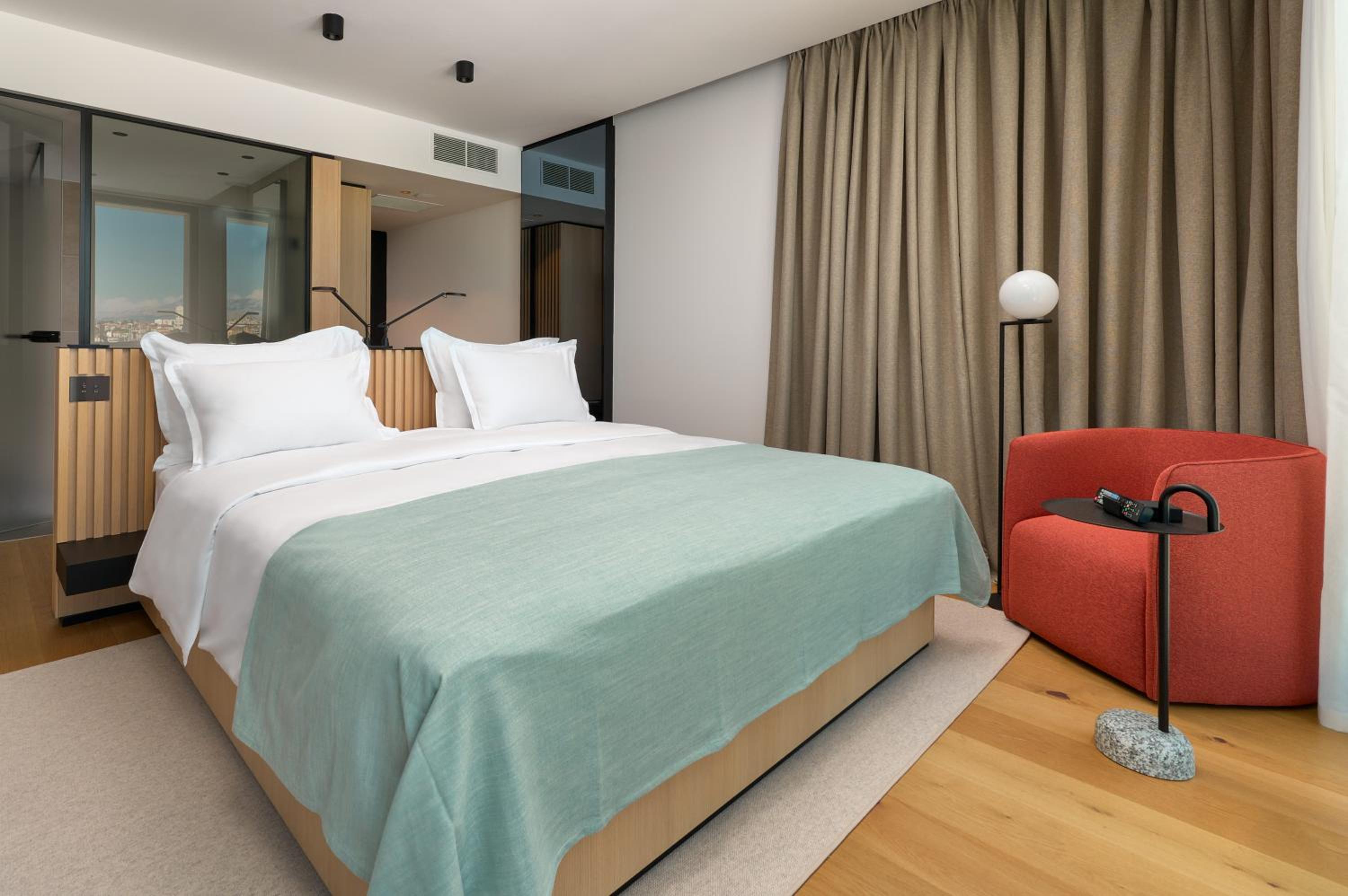 Superior King Room with Sea View  - Photo 2