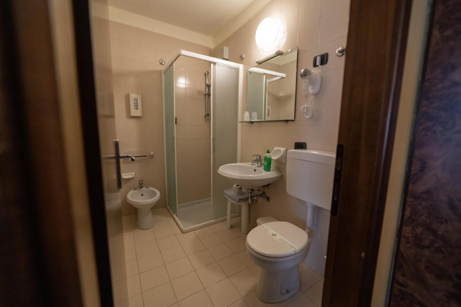 Triple Room - Photo 10