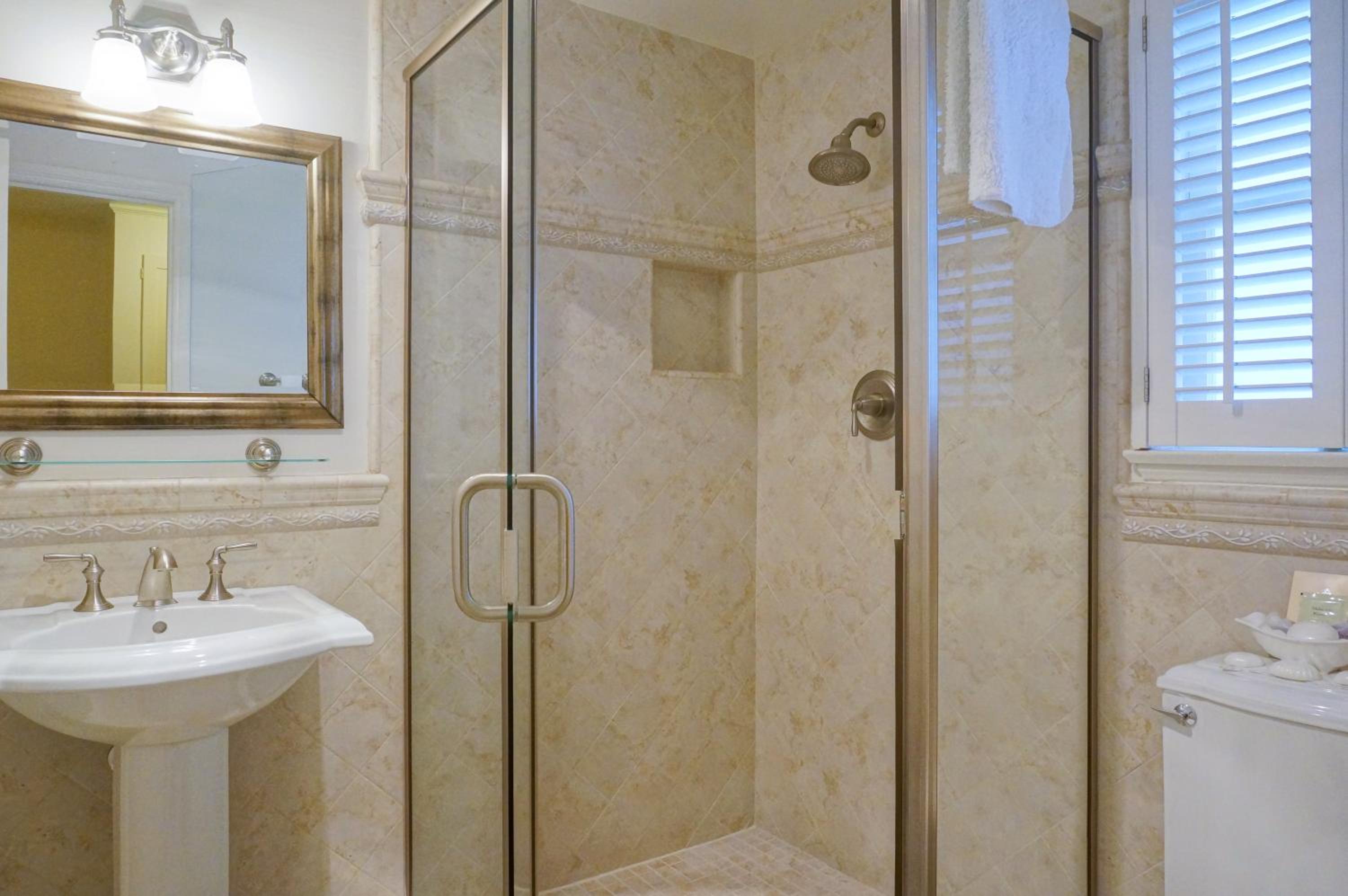 Double Queen Room - Photo 2