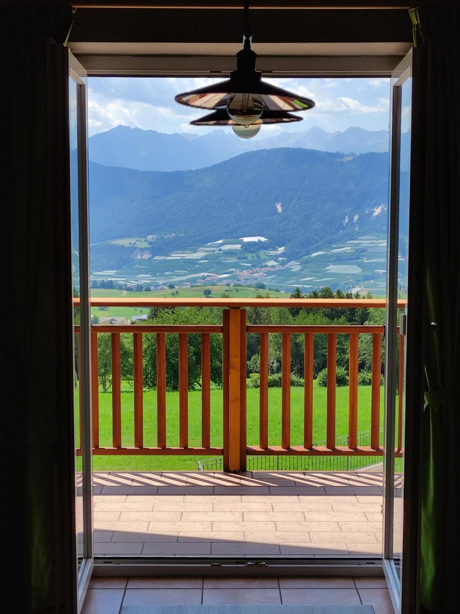 Family Room with Mountain View photo 3