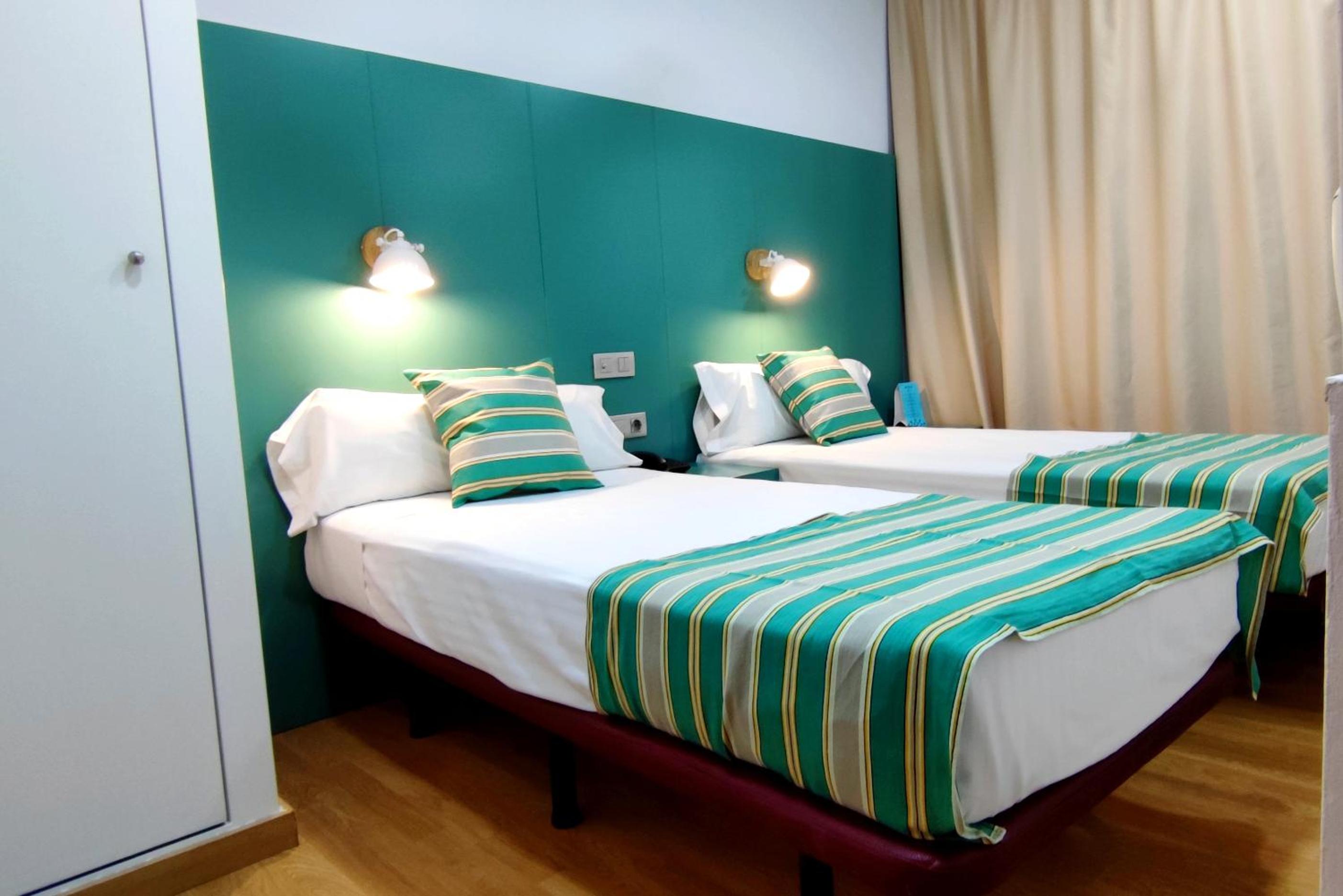 Habitación Doble o con Dos Camas con Baño Compartido