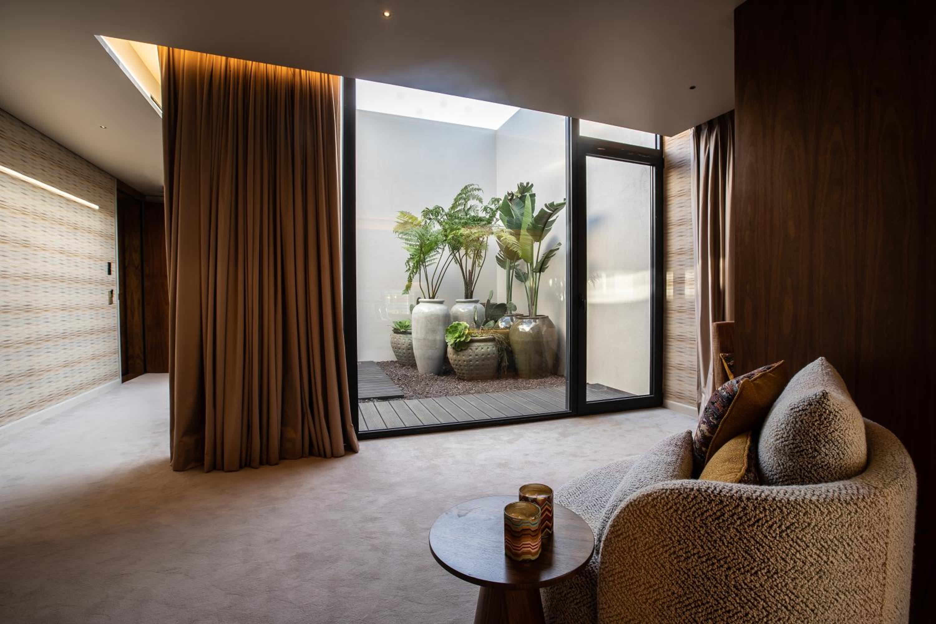 Signature Suite - Photo 7